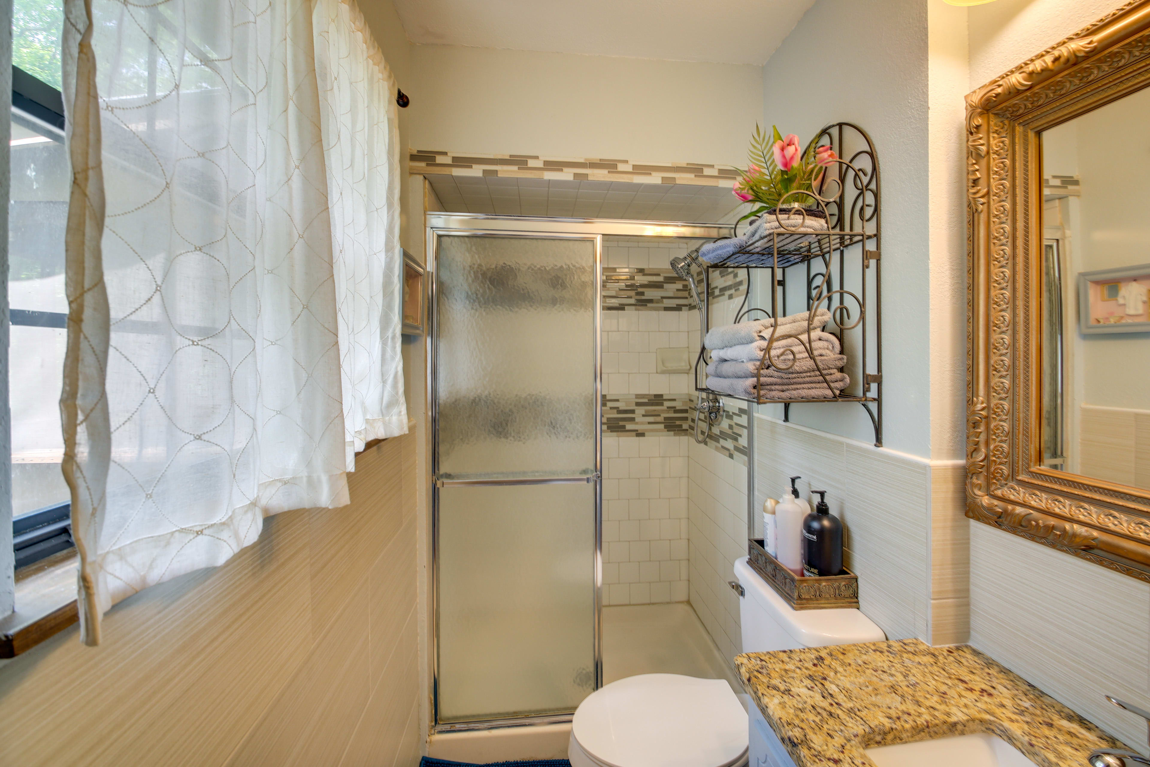 En-Suite Bathroom | Main Level | Complimentary Toiletries