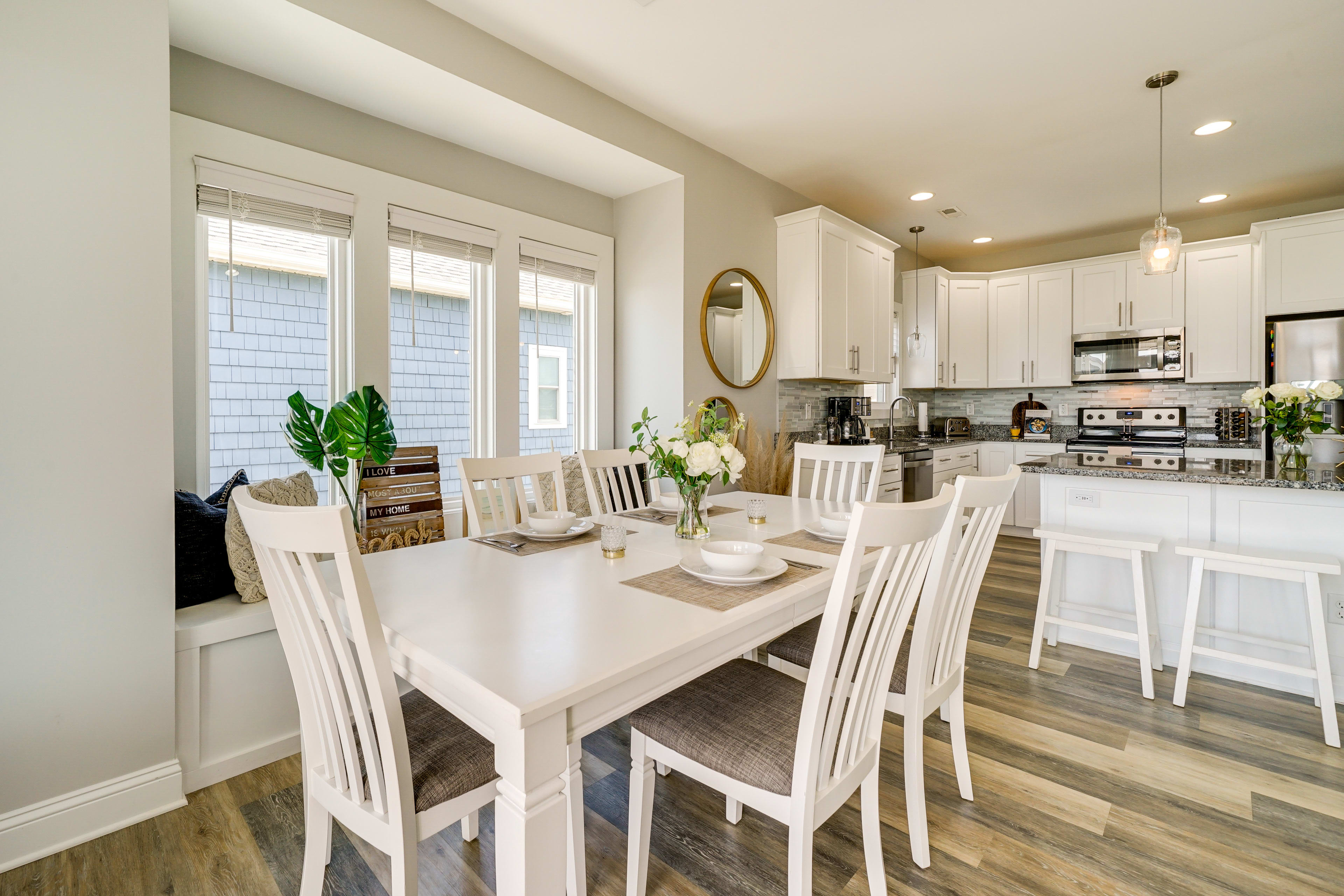 Dining Area | Dishware Provided