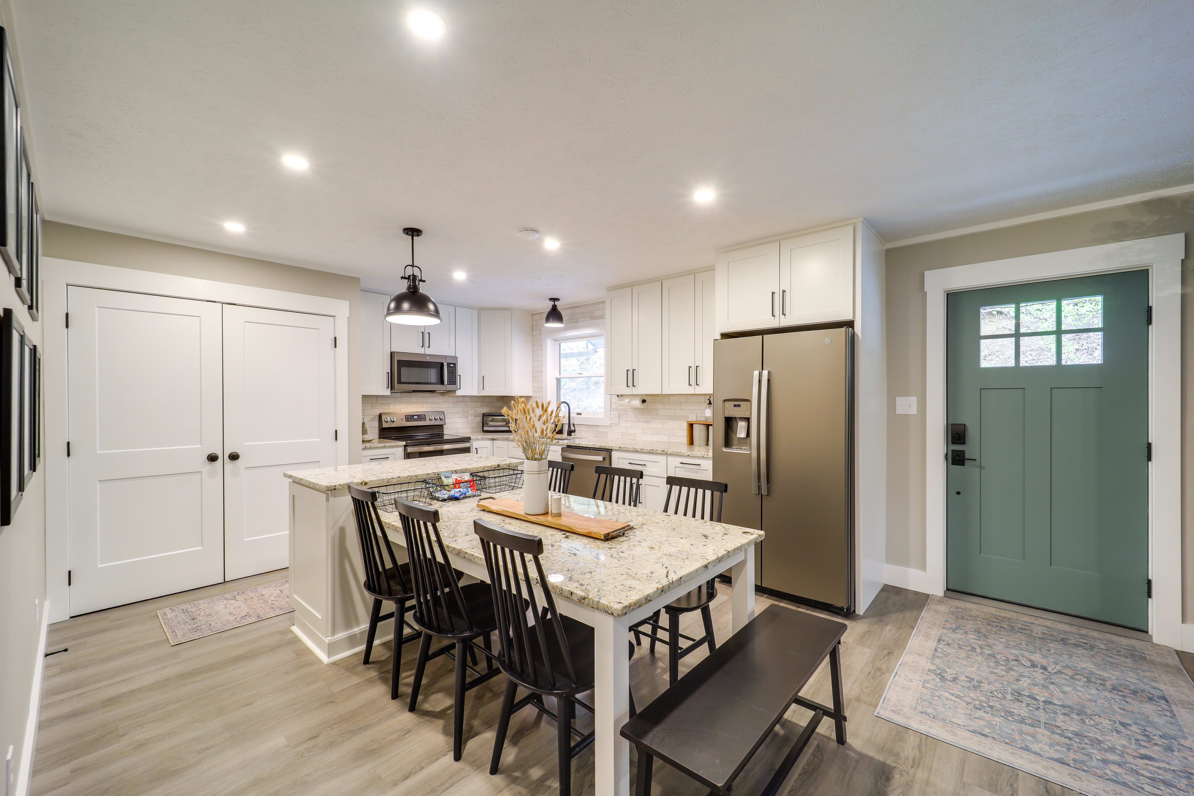 Dining Area | Dishware/Flatware