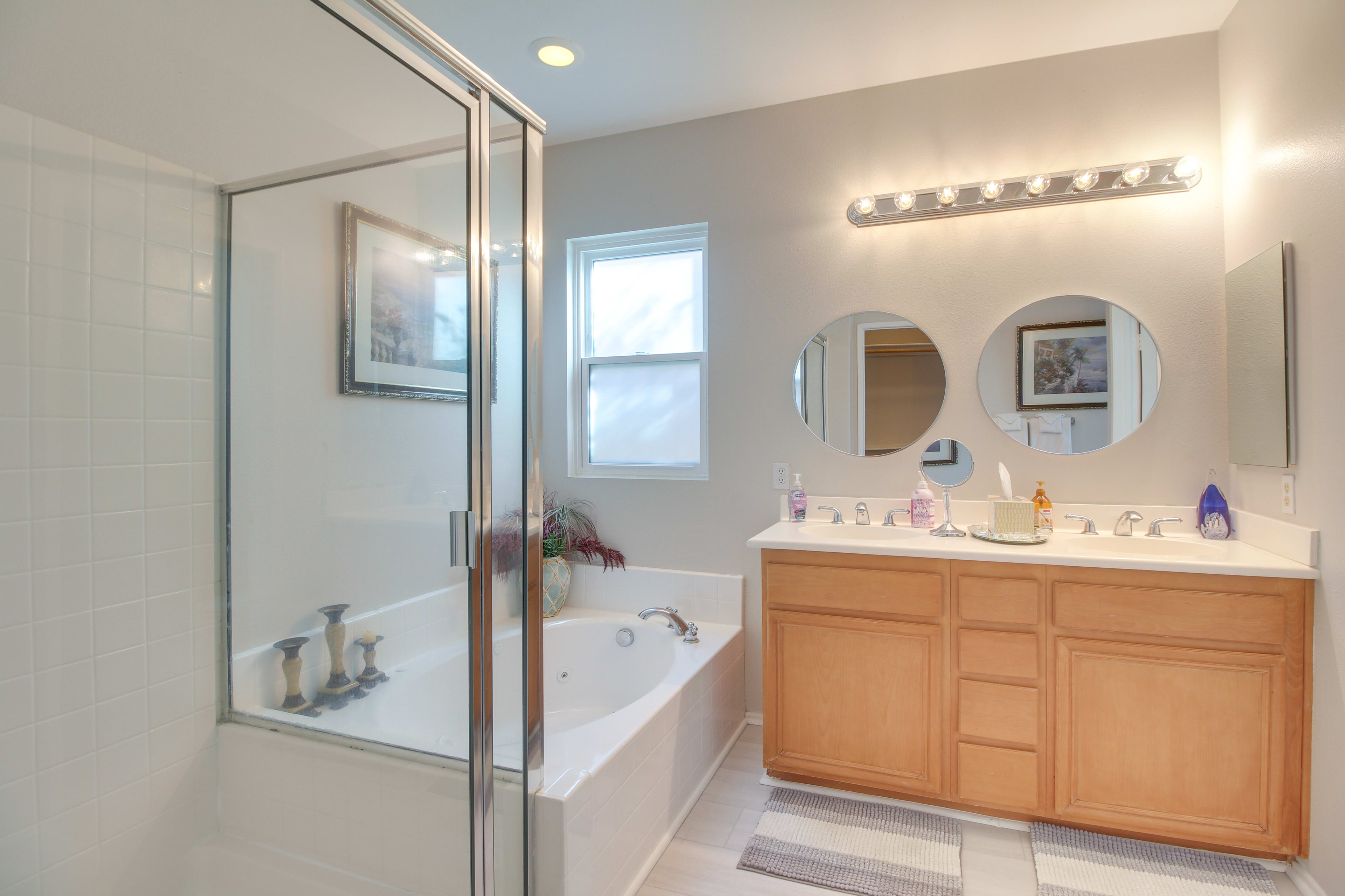 En-Suite Bathroom | Towels & Linens Provided