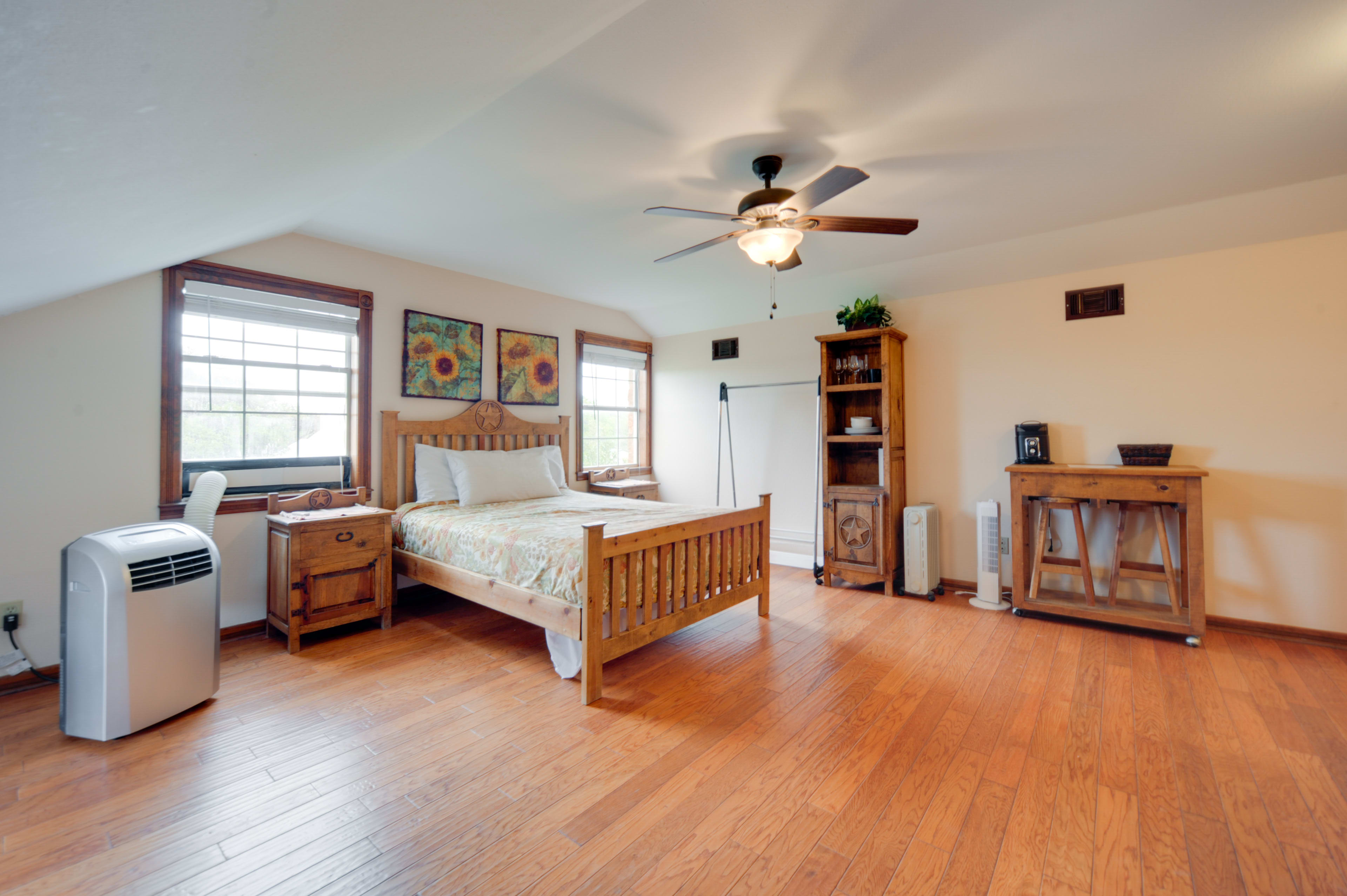 Fredericksburg Vacation Rental | Studio | 1BA | Stairs Required | 250 Sq Ft