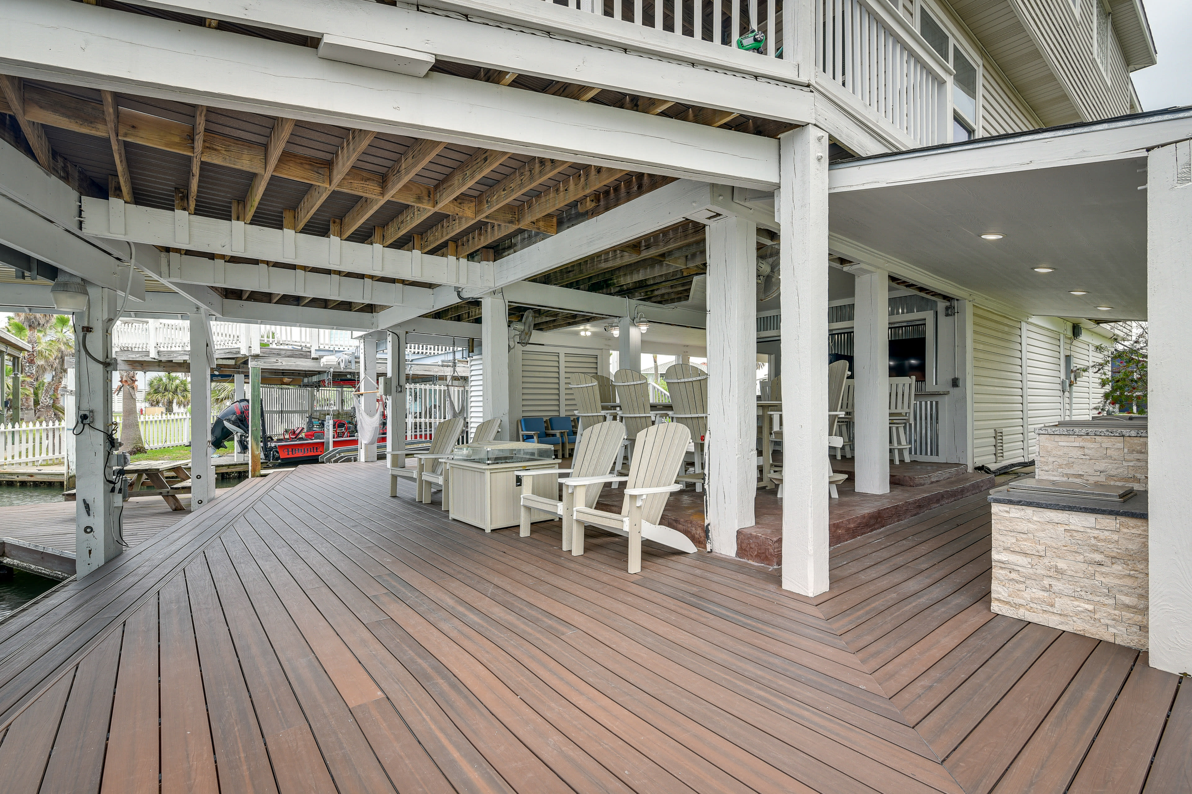 Covered Patio | Fire Pit Table | Picnic Table