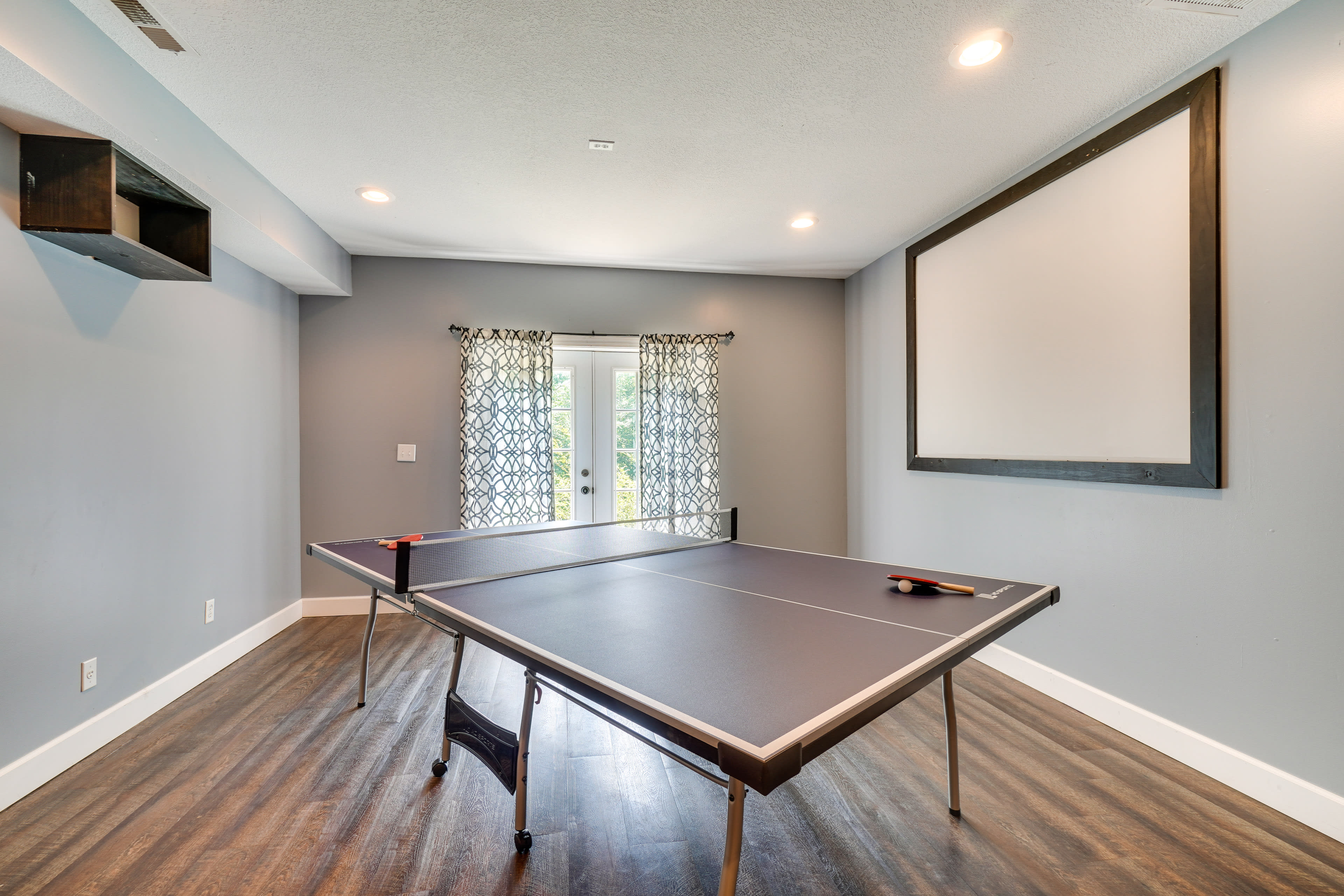 Game Area | Ping Pong Table | Free WiFi | Central Air Conditioning/Heat