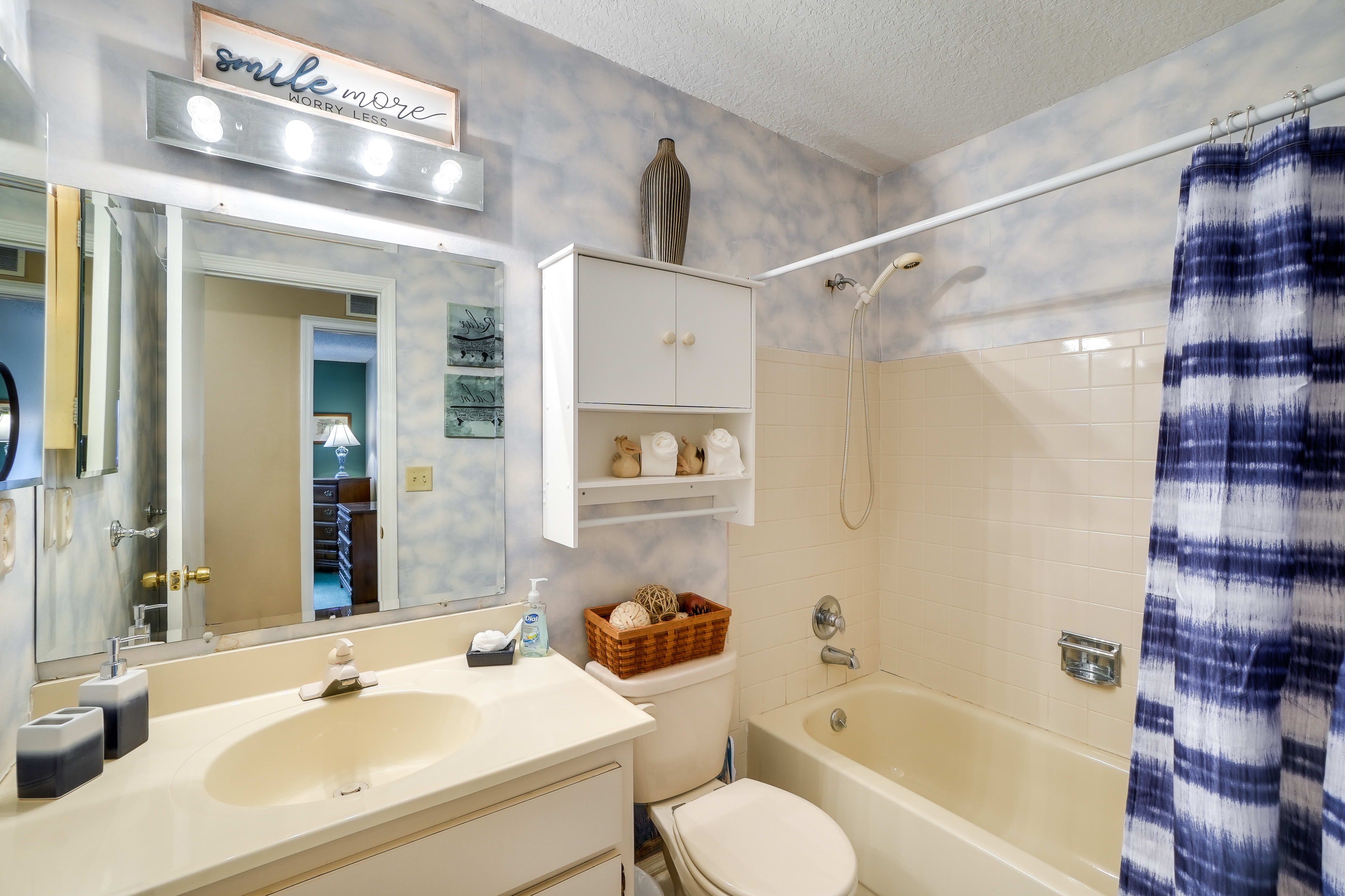 Full Bathroom | Shower/Tub Combo | Hair Dryer