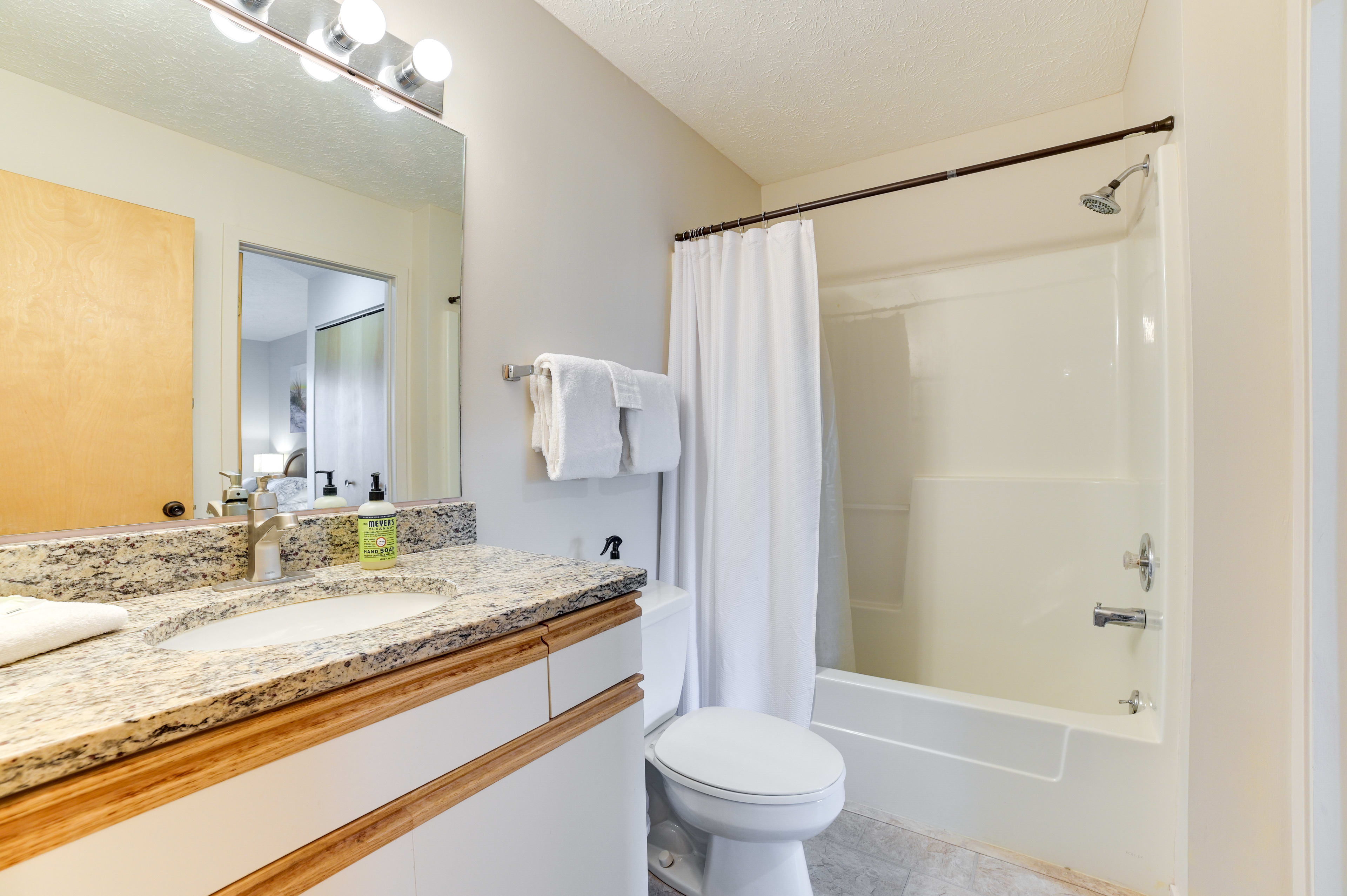 Full Bathroom | 1st Floor | Towels Provided | Hair Dryer