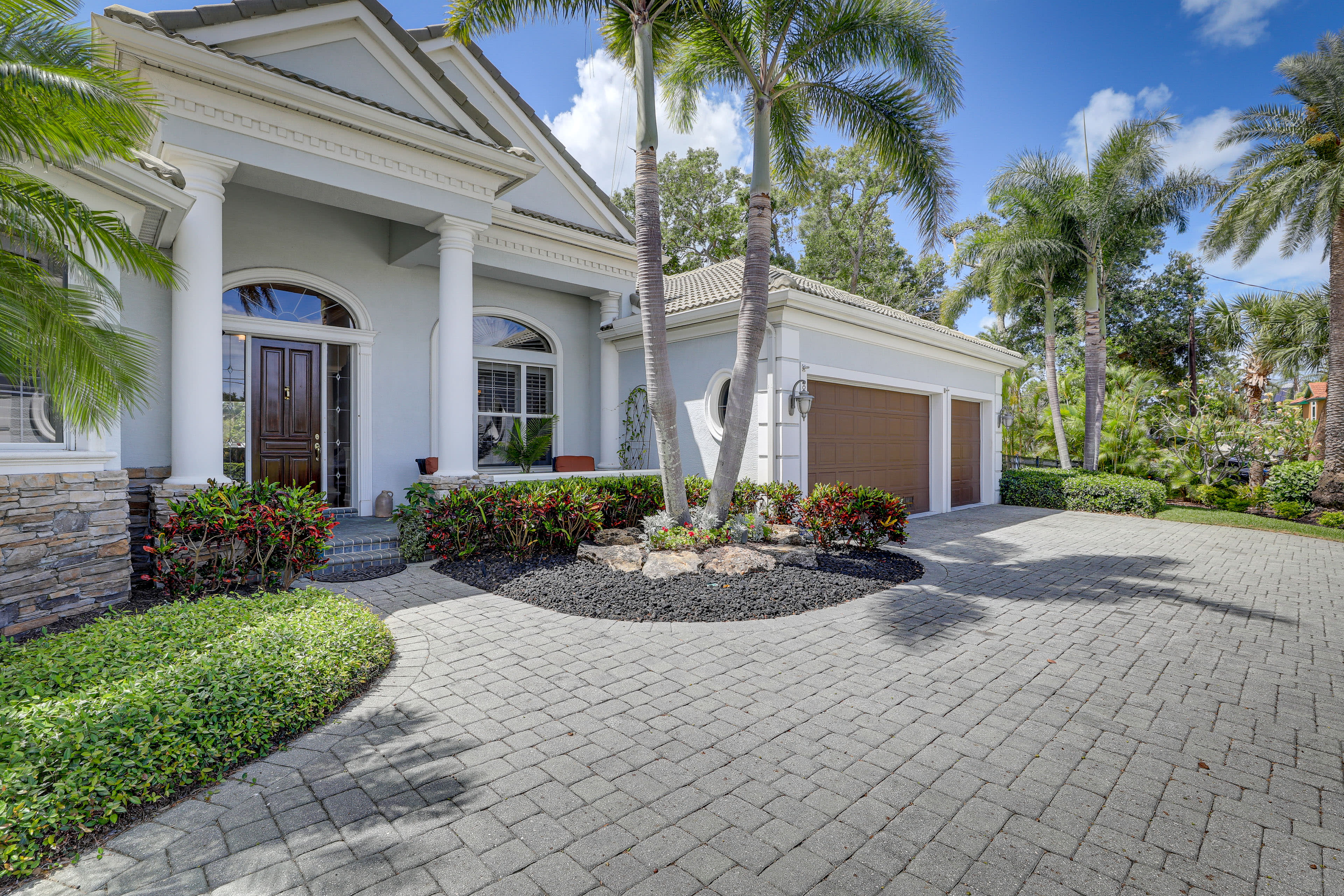 Front Entry | Patio