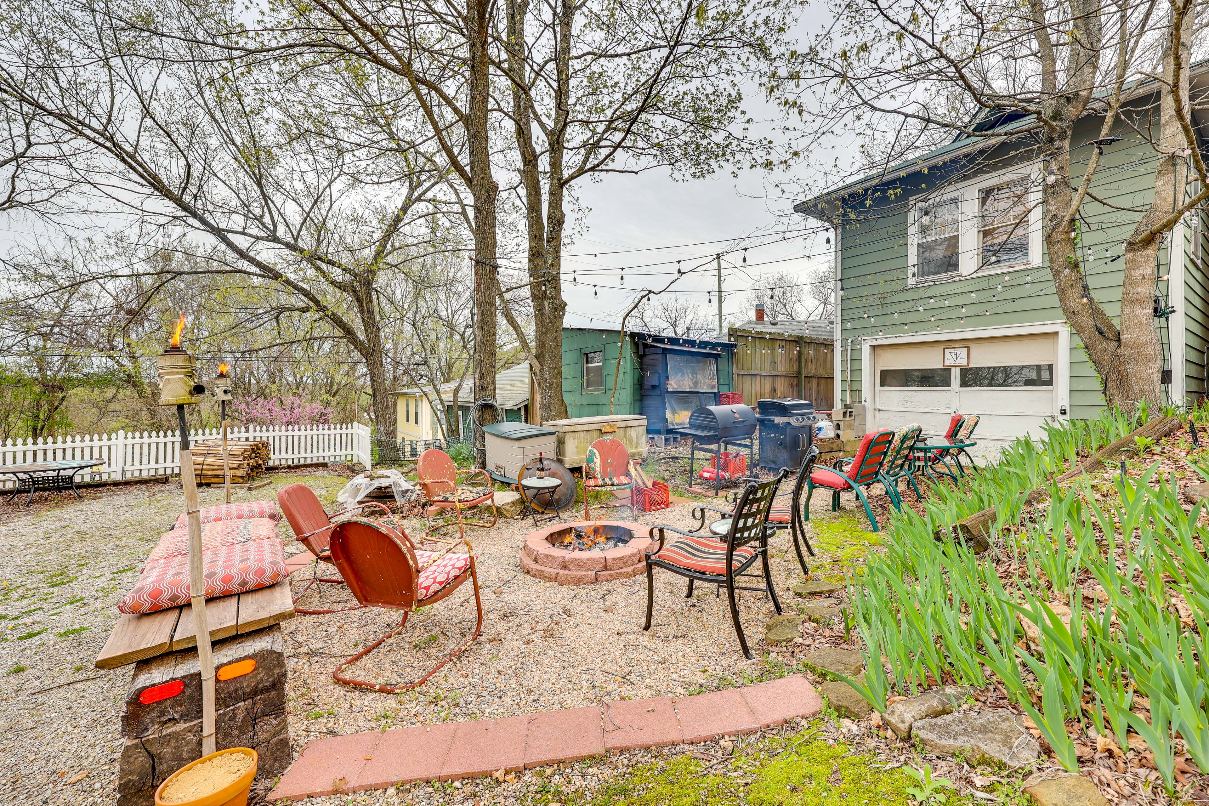 Backyard | Outdoor Seating | Fire Pit (Wood Provided) | Gas & Charcoal Grills