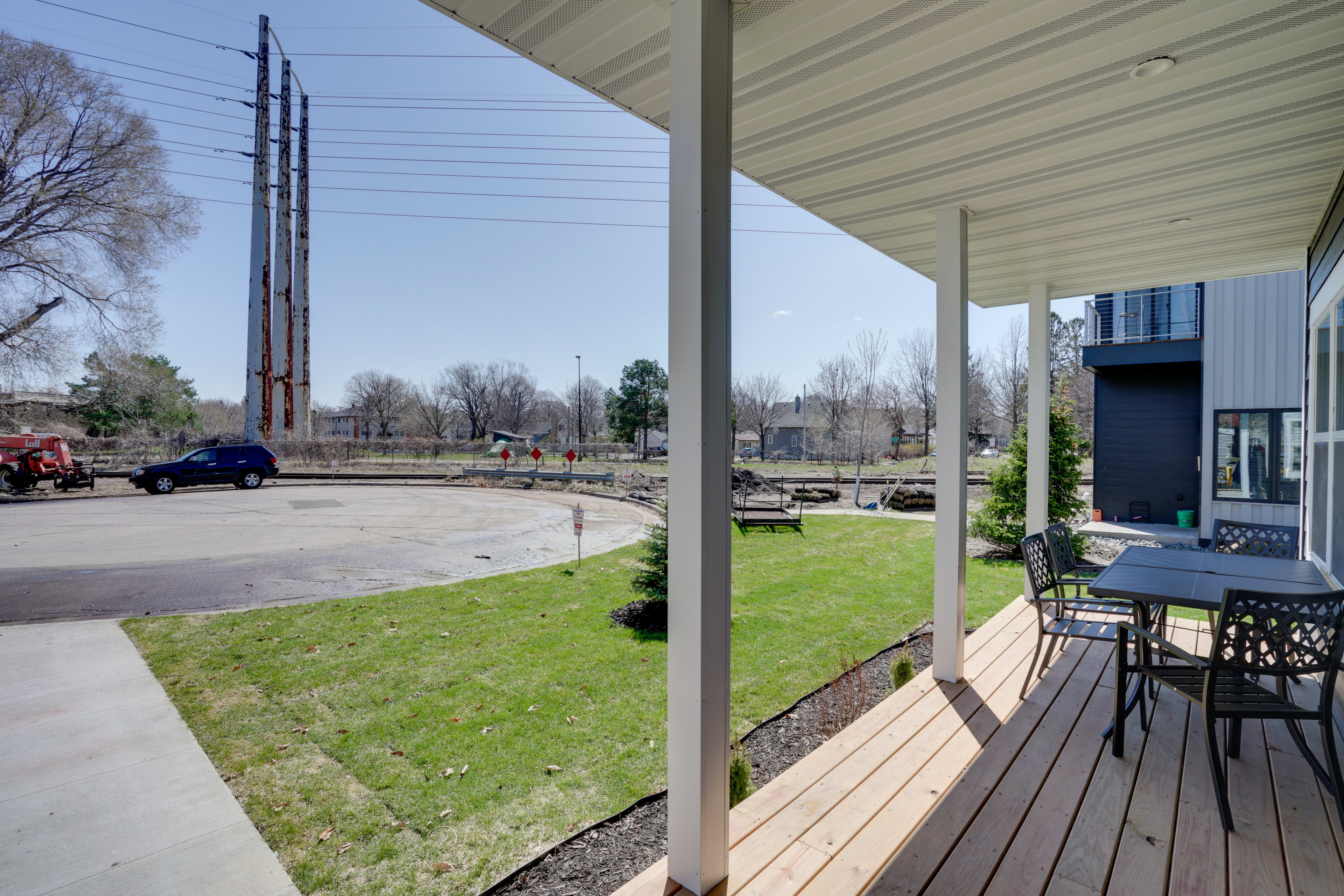 Private Porch | Dining Area