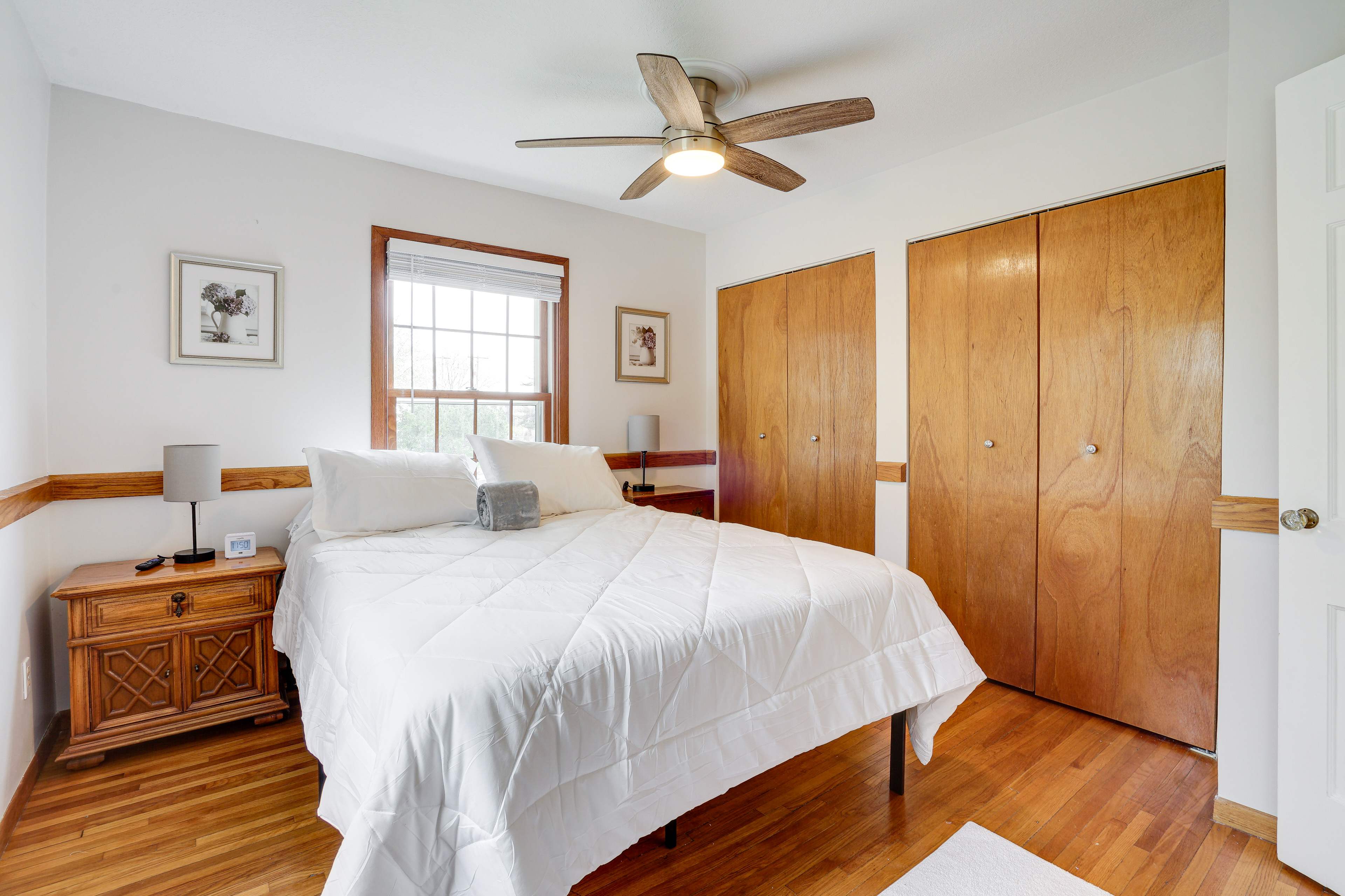 Bedroom 1 | Queen Bed | 1st Floor | Linens Provided | Desk