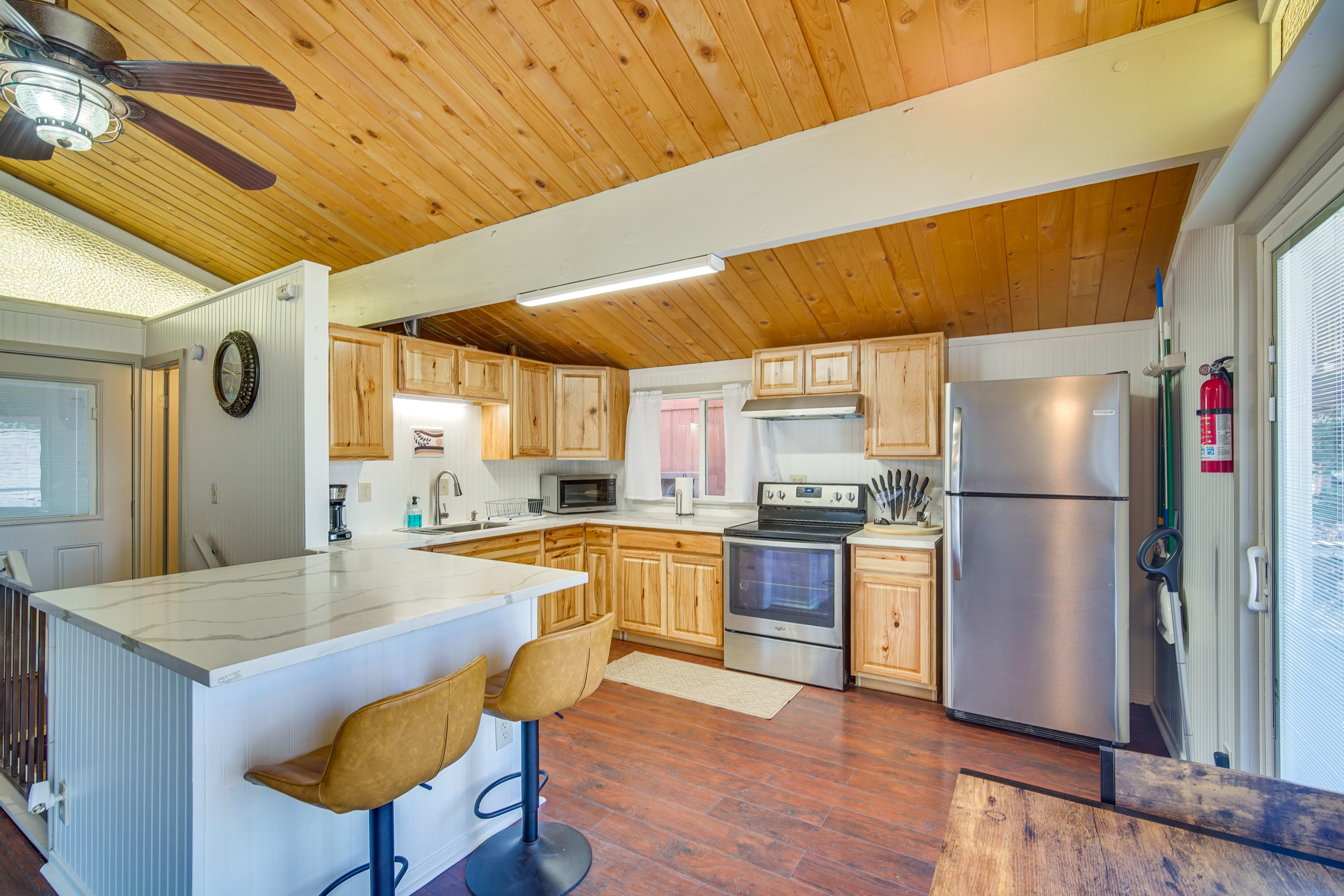 Kitchen | Breakfast Bar