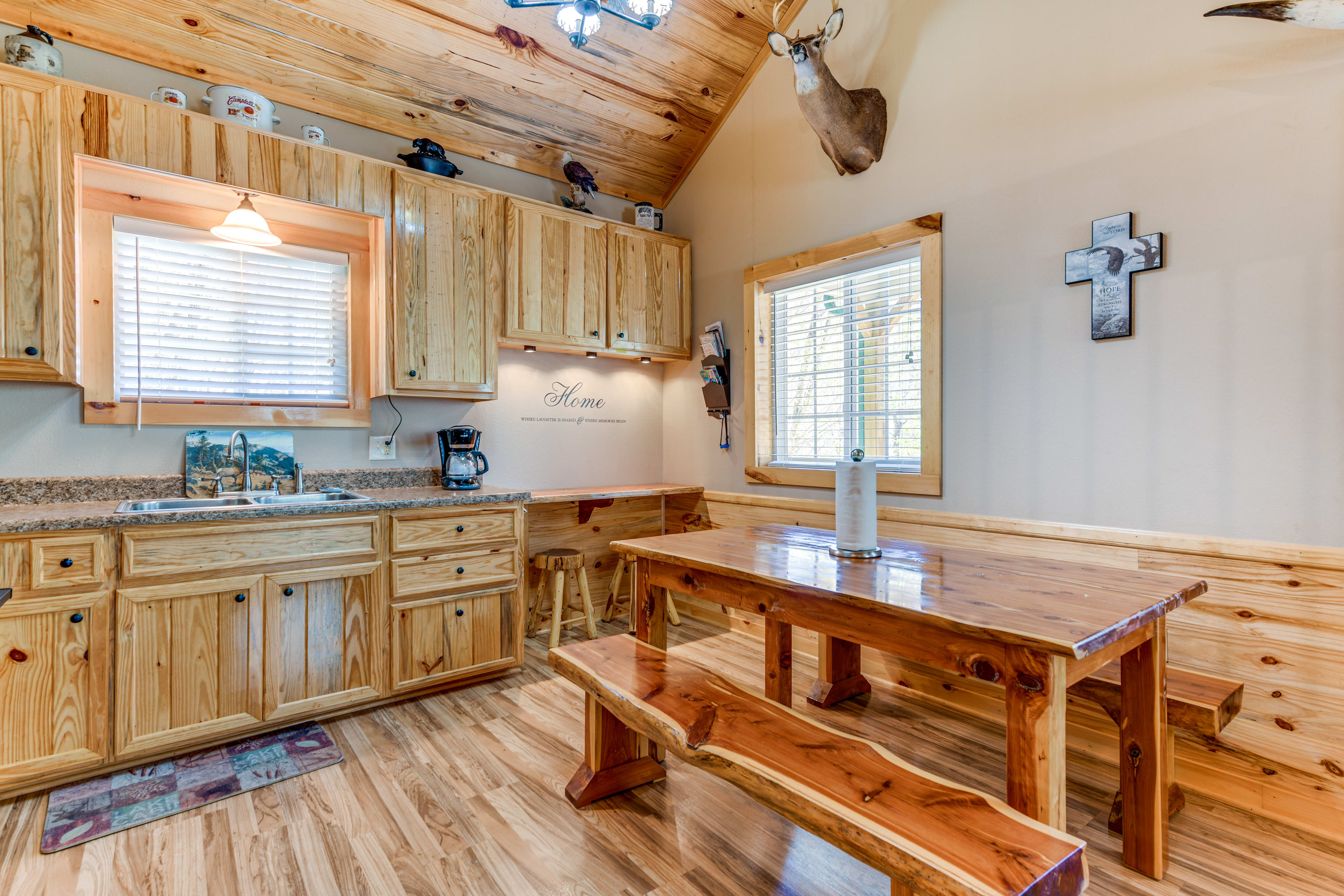 Dining Area | Dishware/Flatware Provided