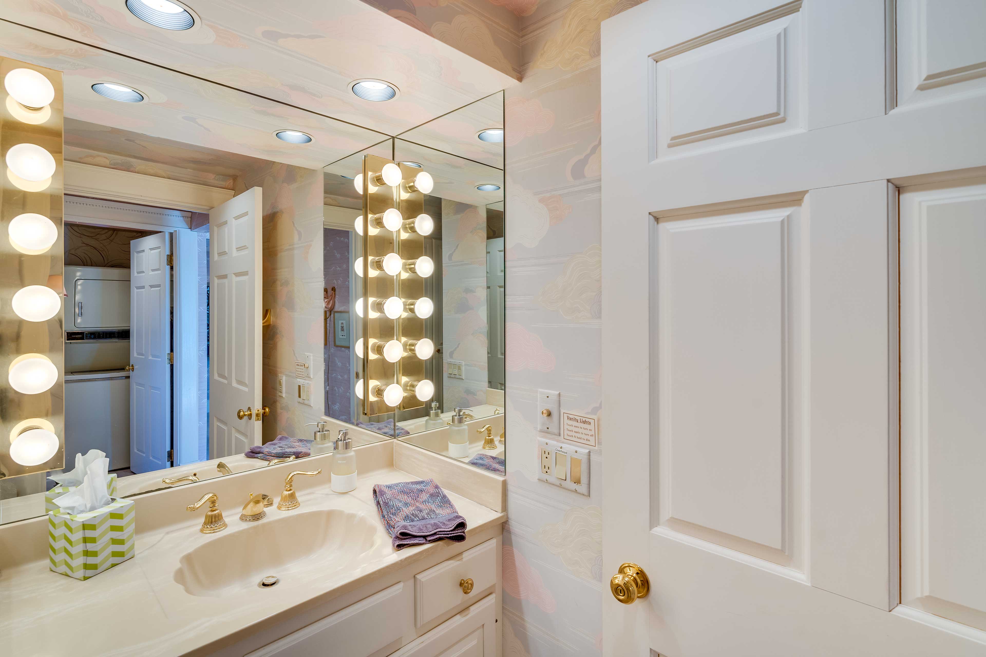 Full Bathroom | Complimentary Toiletries