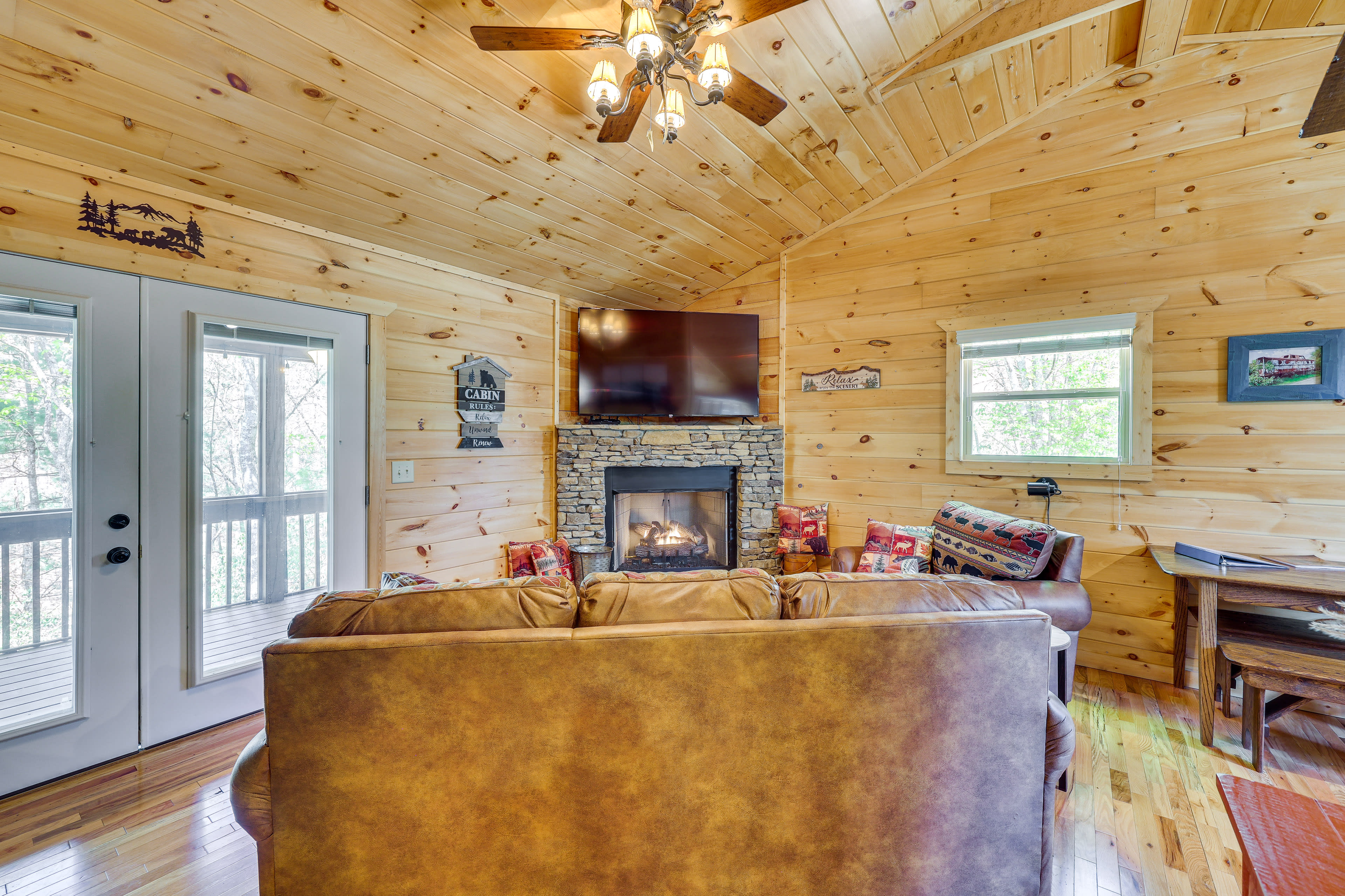 LIving Room | Queen Sleeper Sofa | Smart TV | Fireplace