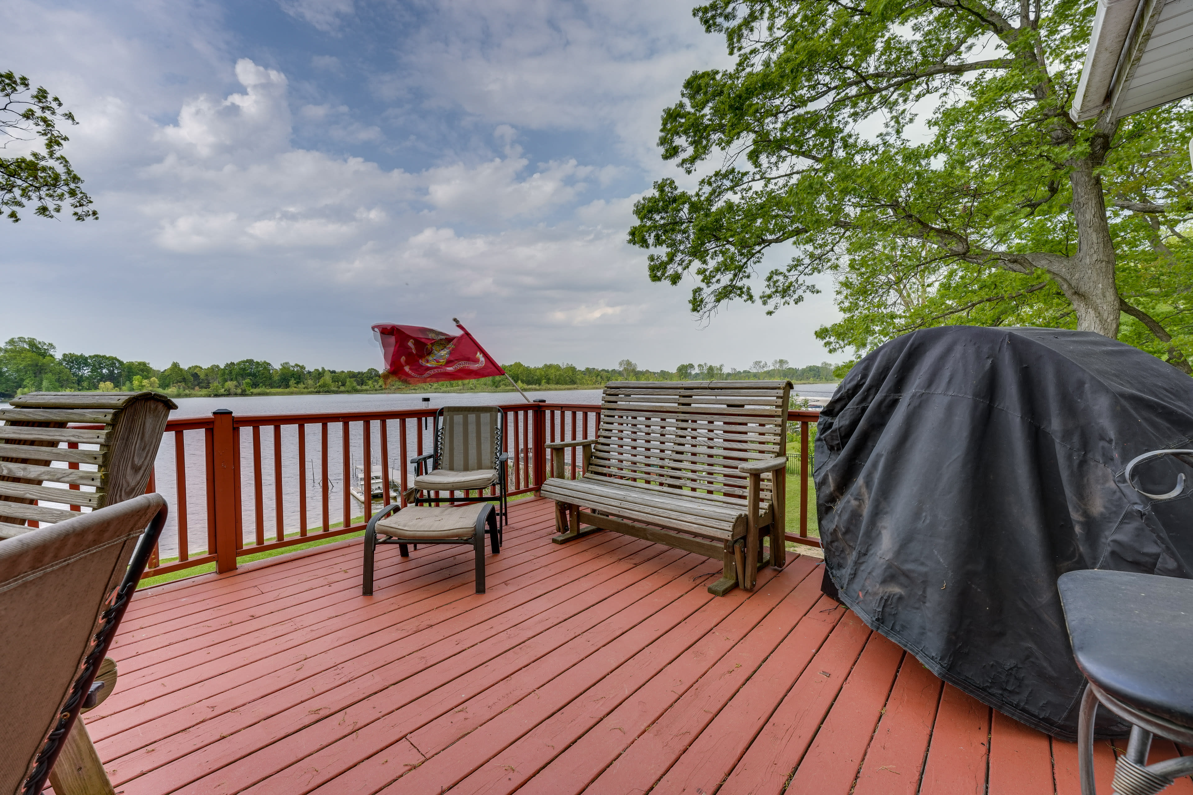 Deck | Gas Grill | Lakefront View