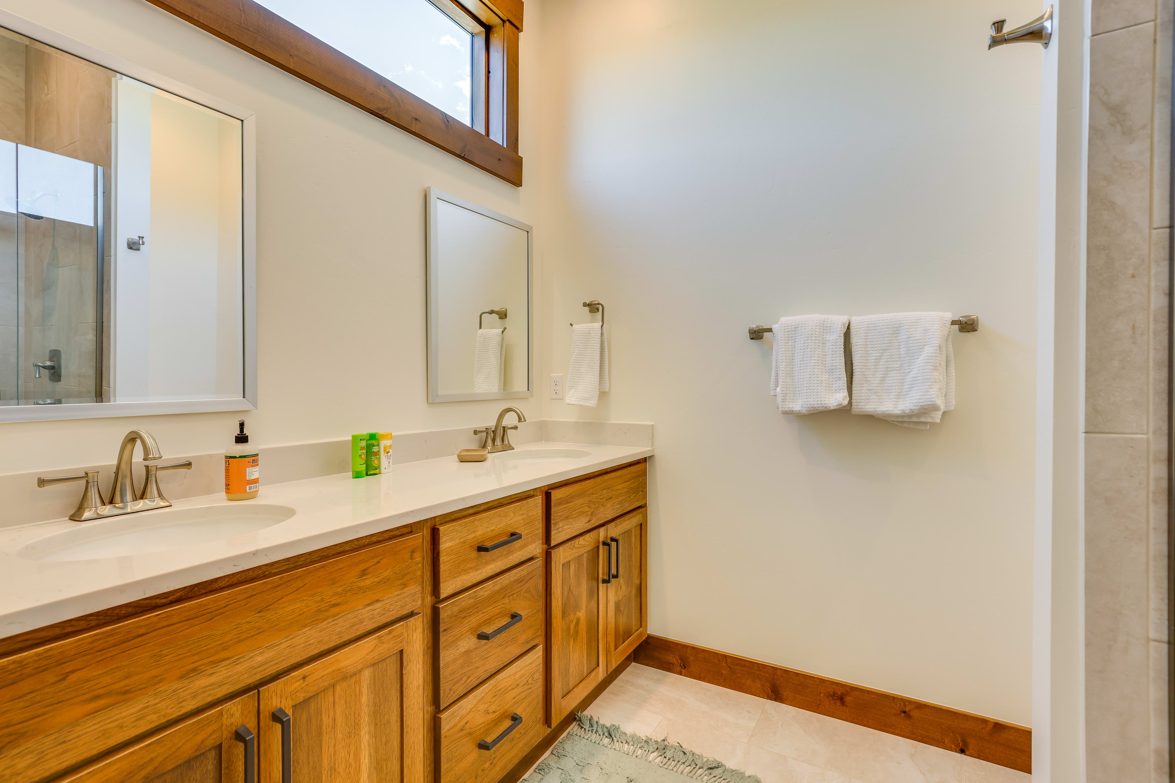 En-Suite Bathroom | Middle Level | Towels Provided