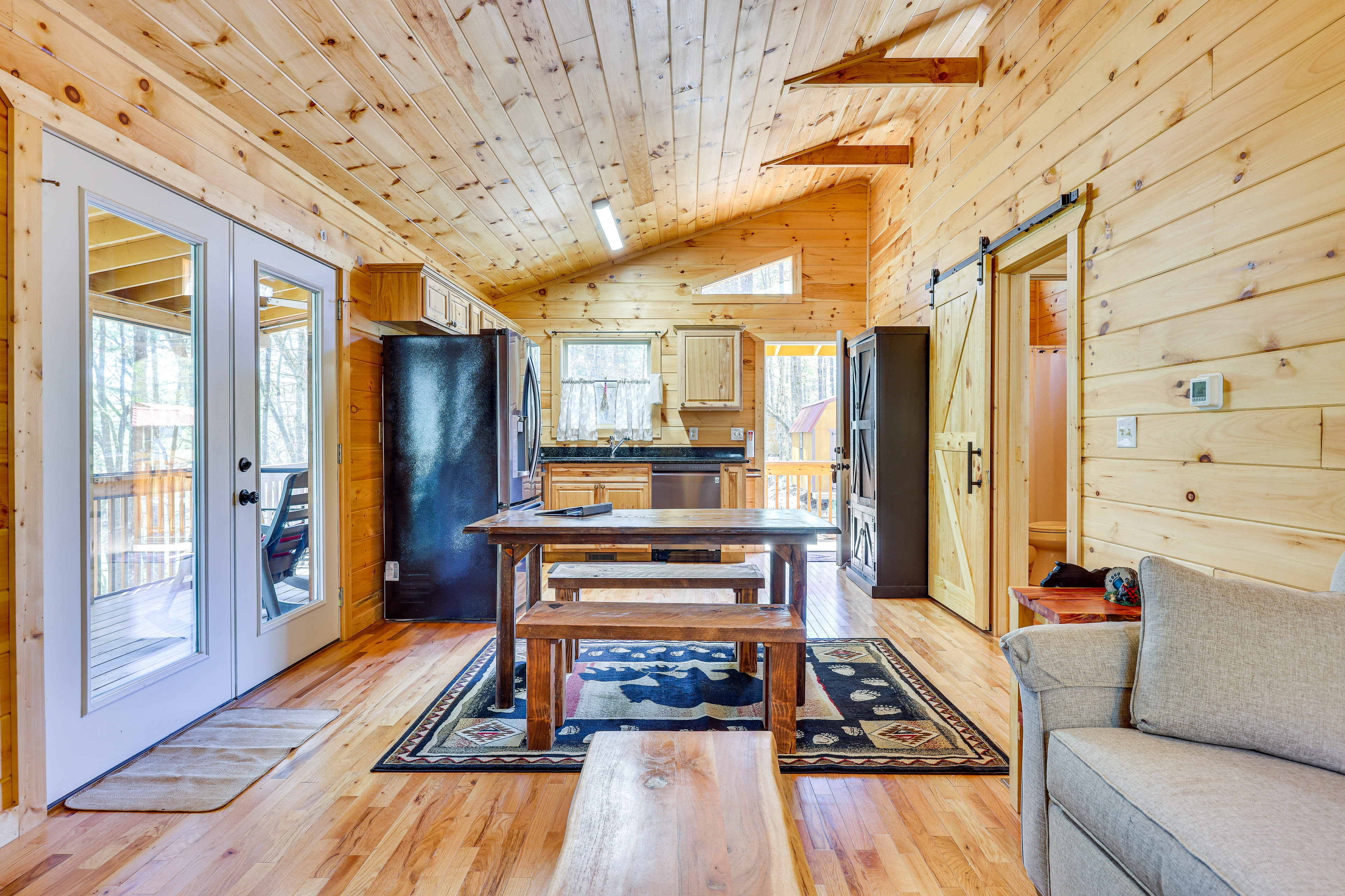 Dining Area | Dishware Provided