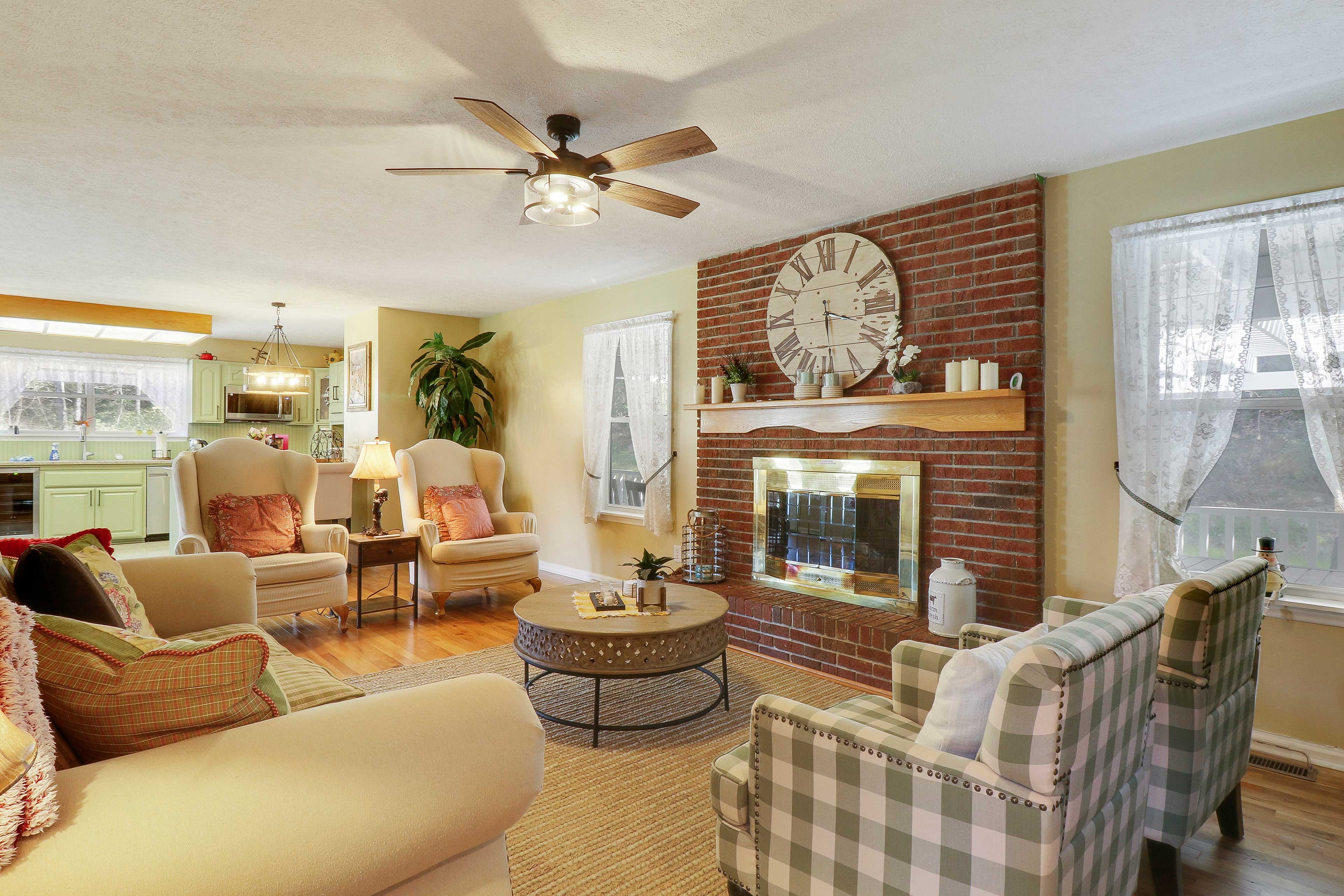 Living Room | Main Level | Gas Fireplace | Smart TV | Free WiFi