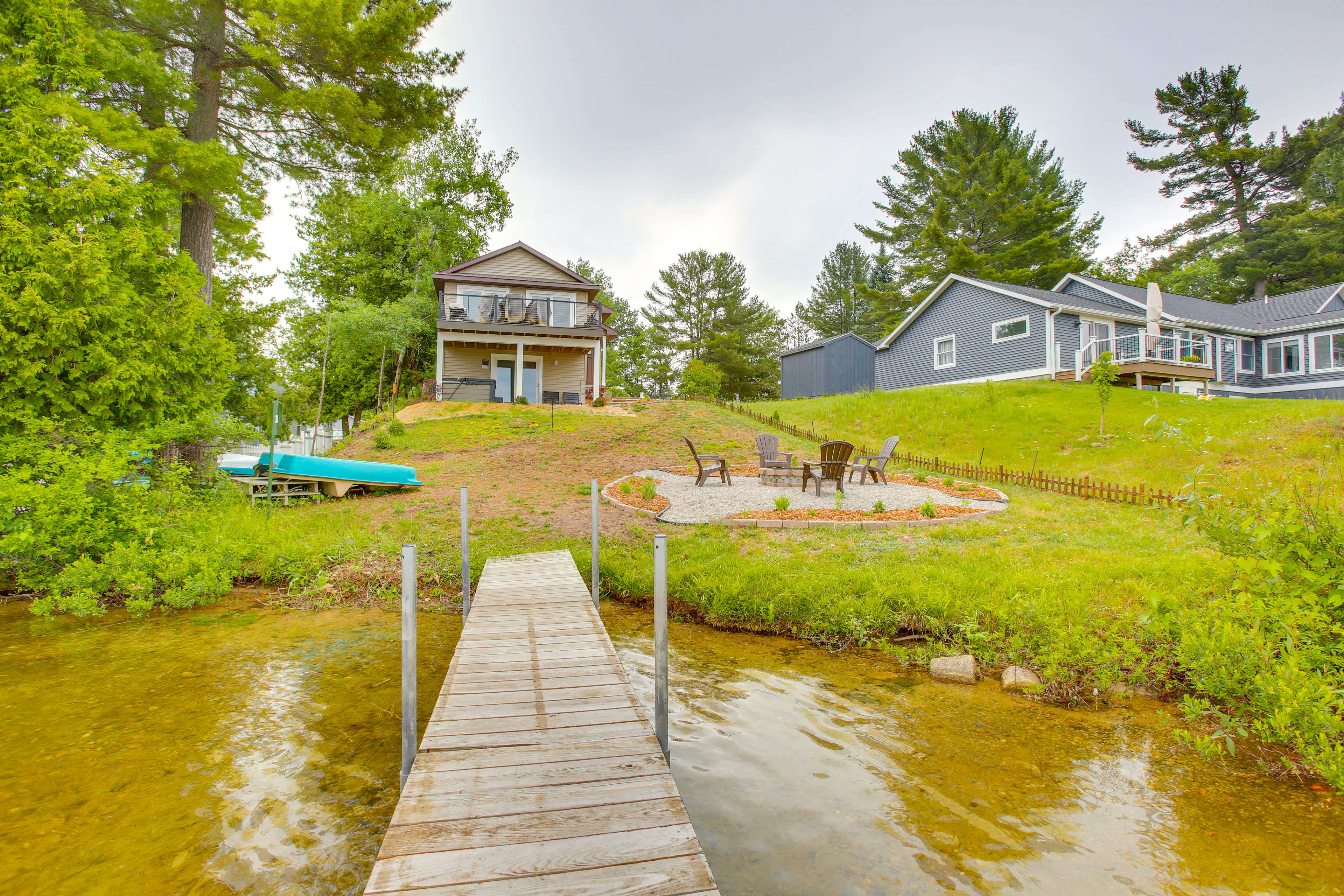 Dock | Lake Access | 2 Kayaks | Paddleboat | Water Bouncer/Inflatables