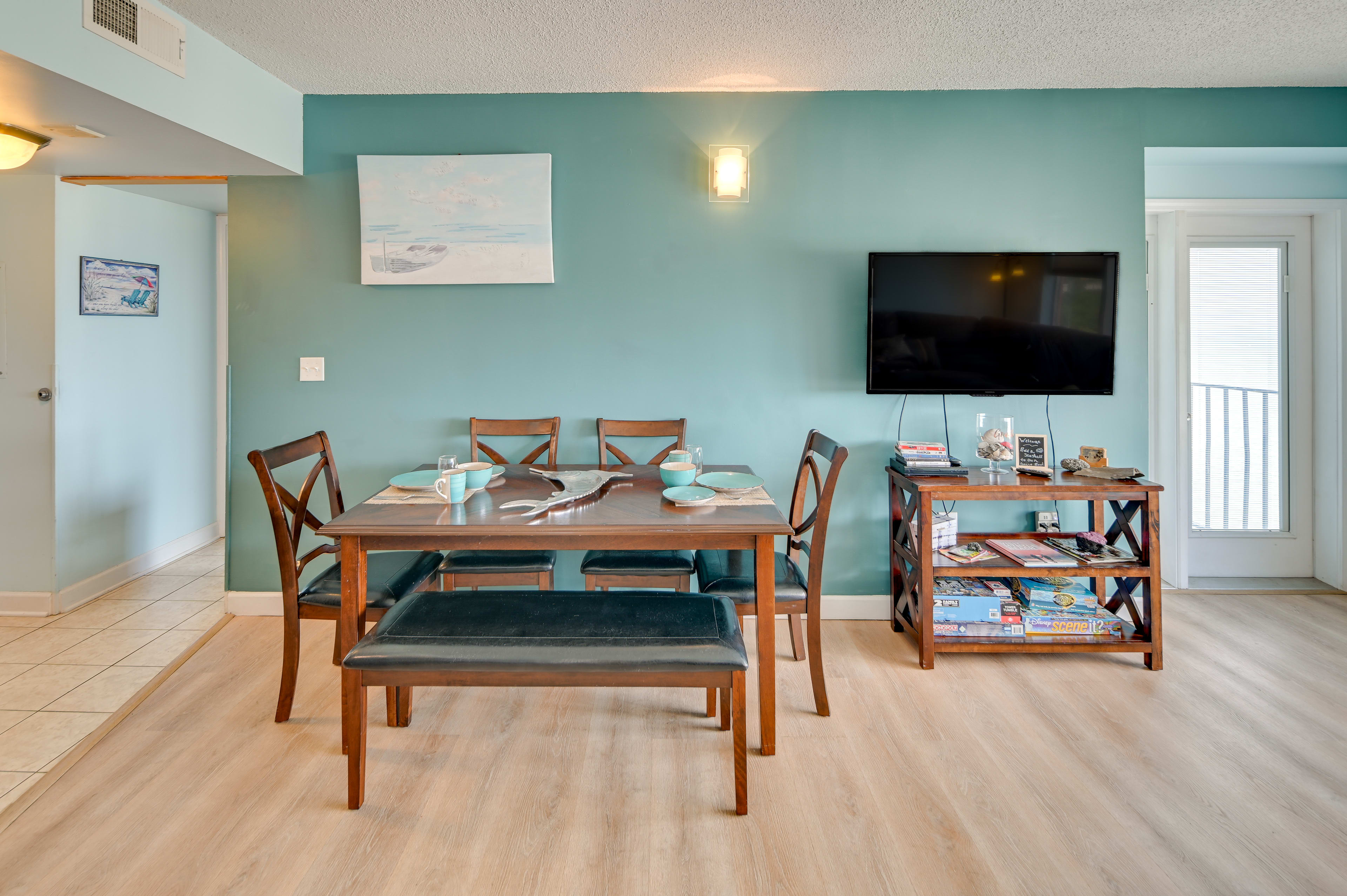 Dining Area | Dishware/Flatware