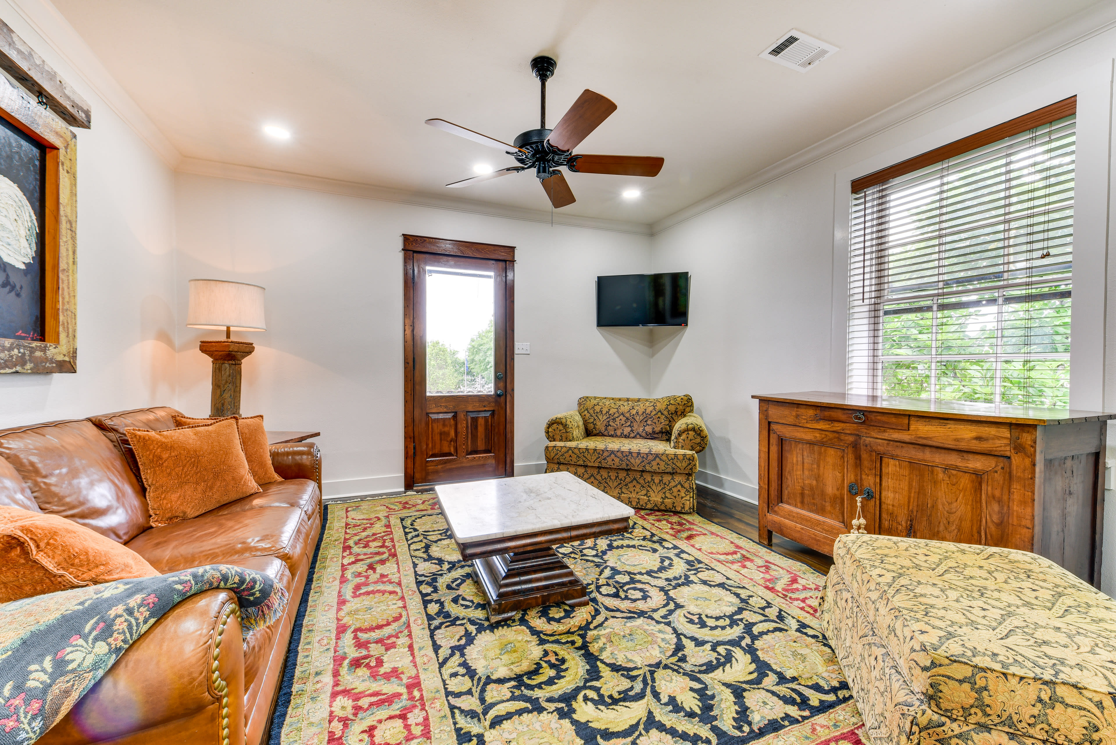 Living Room | Smart TV | Ceiling Fans