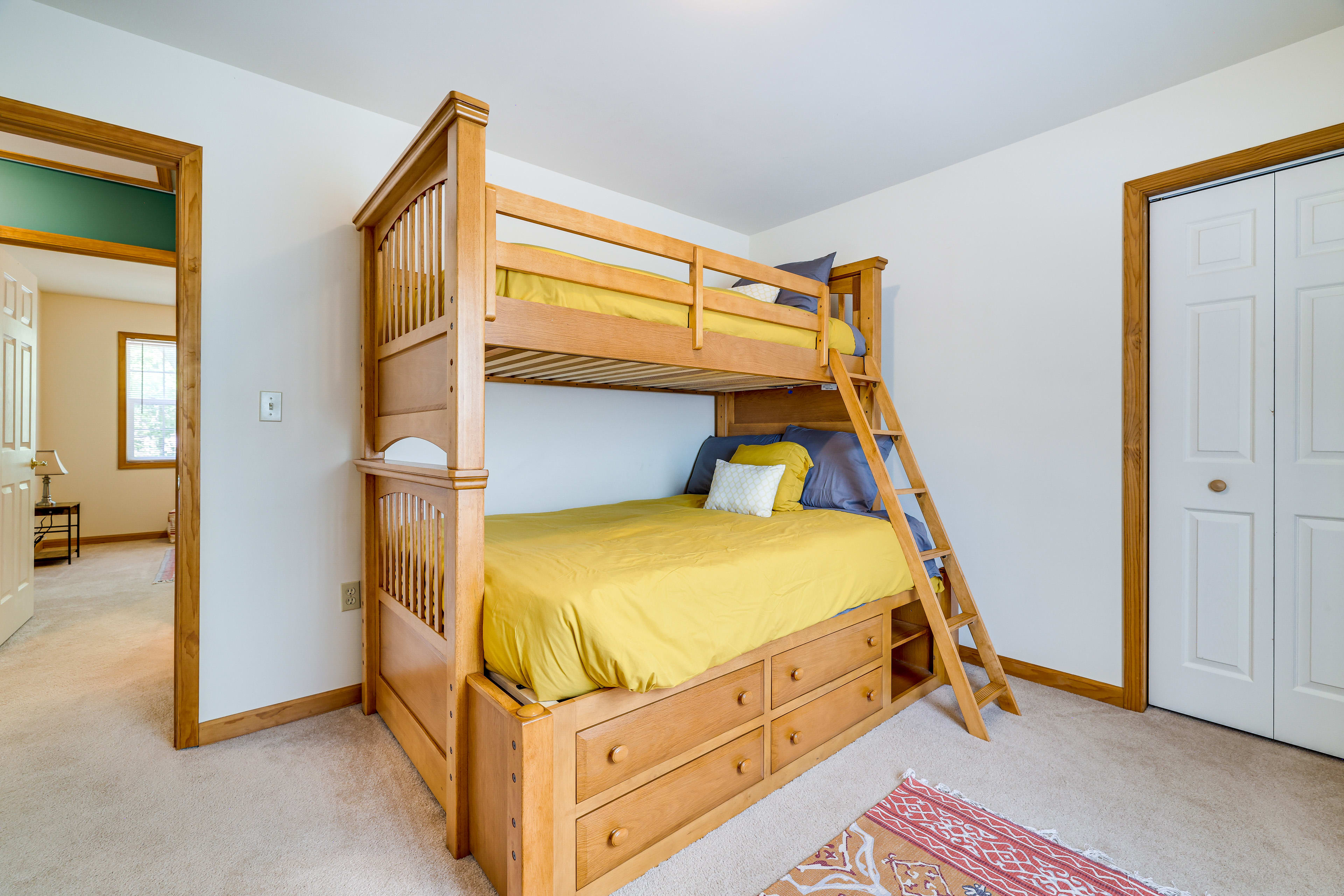 Bedroom 4 | Twin/Queen Bunk Bed