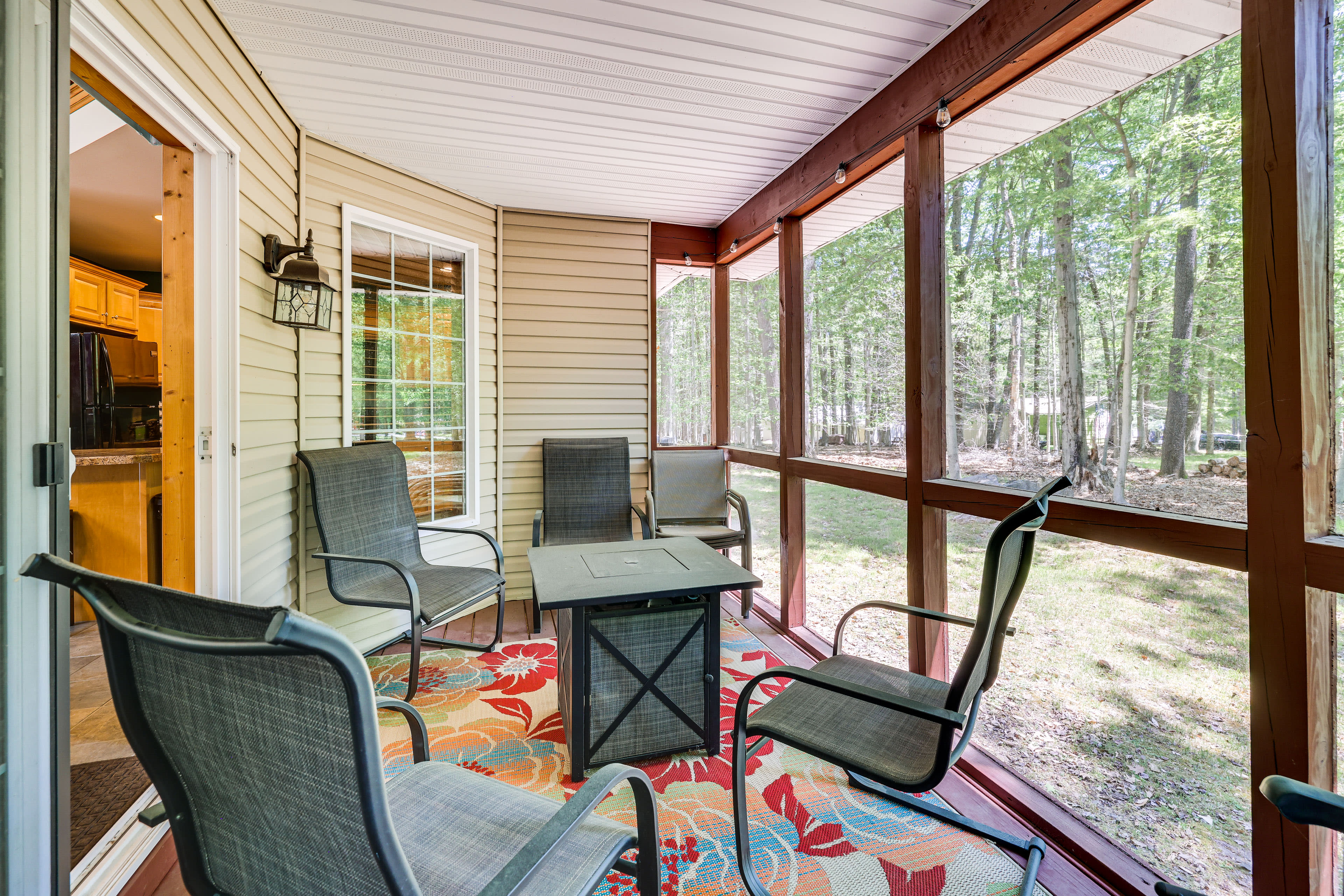 Screened-In Porch