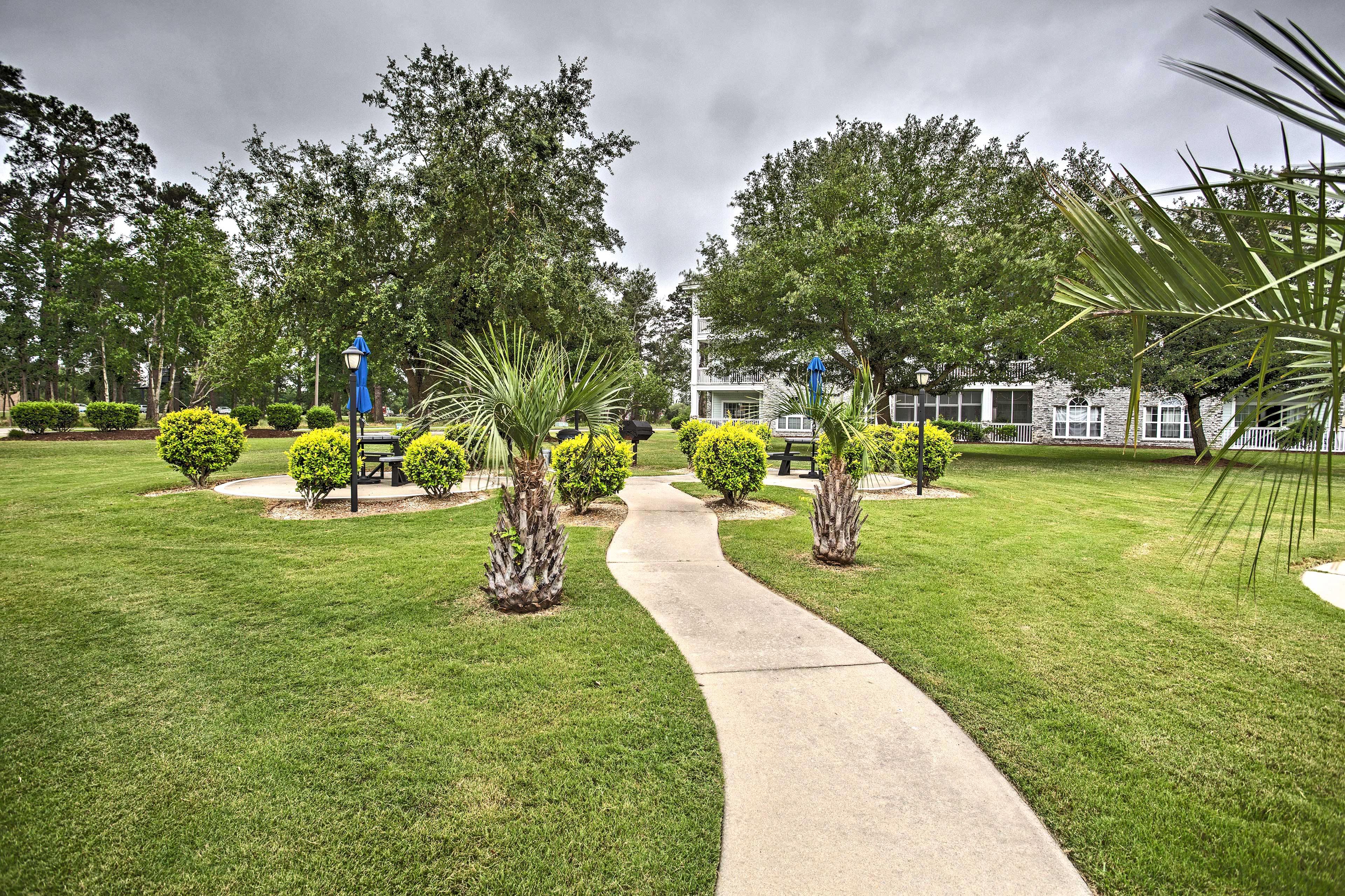 Magnolia Place Community Amenities | Outdoor Seating Areas | Charcoal Grills