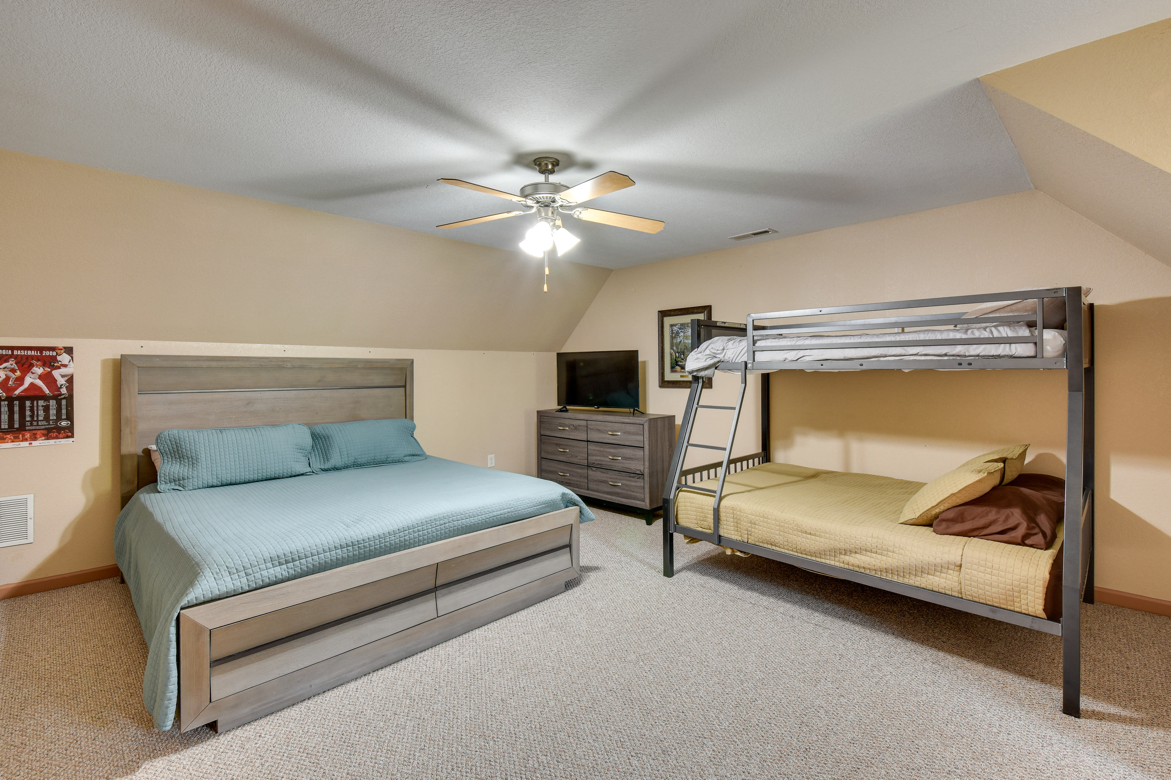 Bedroom 3 | Queen Bed | Twin/Queen Bunk Bed | Smart TV | 2nd Level