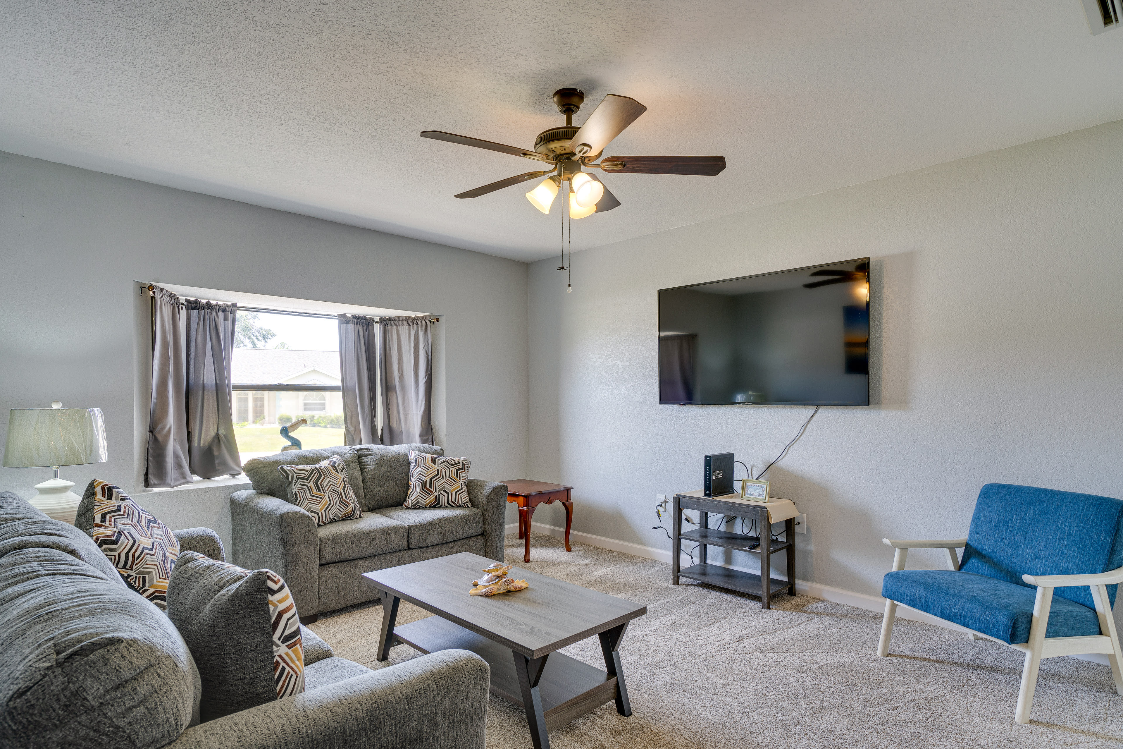 Family Room | Queen Sleeper Sofa | Smart TV | Central A/C | Free WiFi