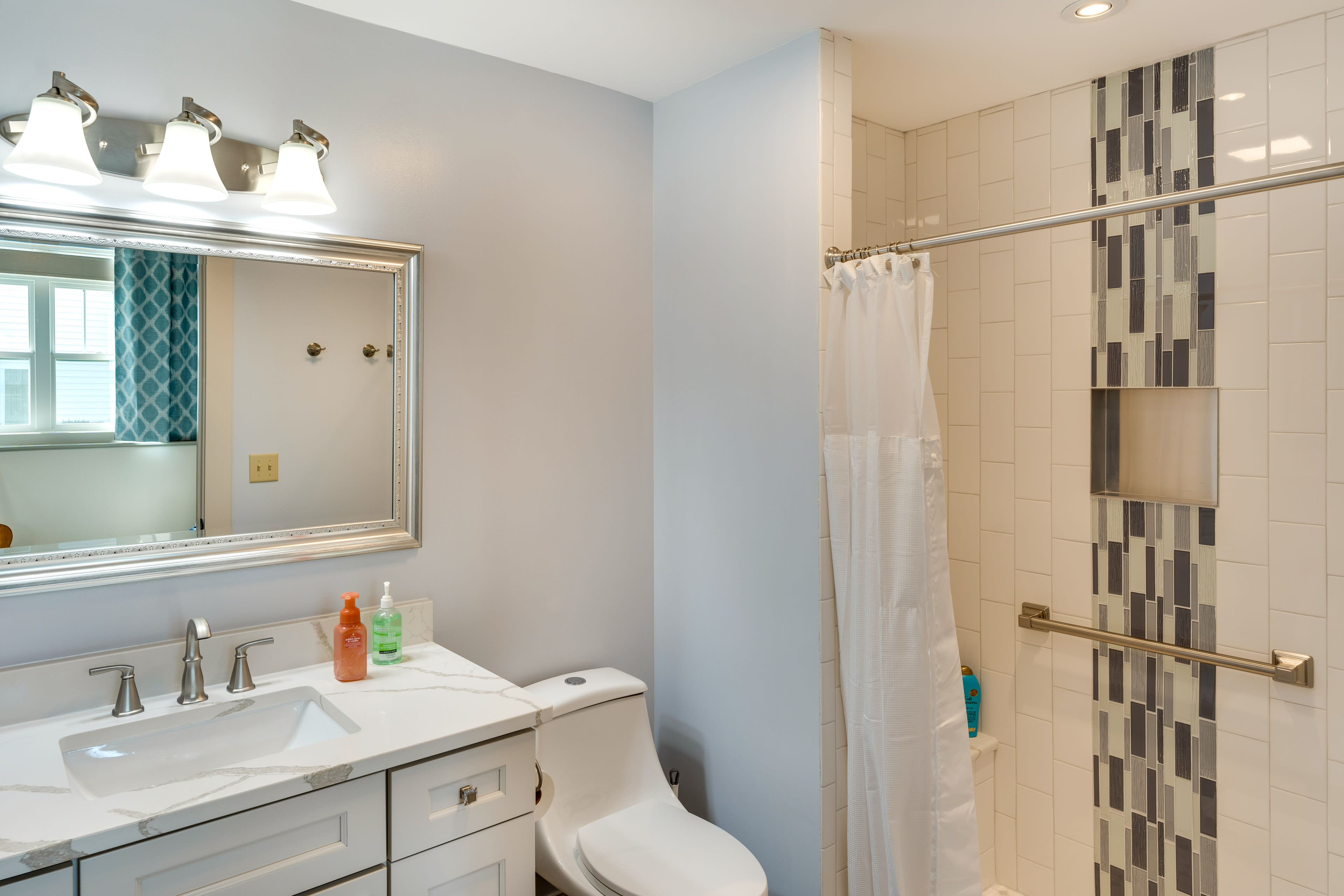 Full Bathroom | Complimentary Toiletries | Grab Rail in Shower | Hair Dryer