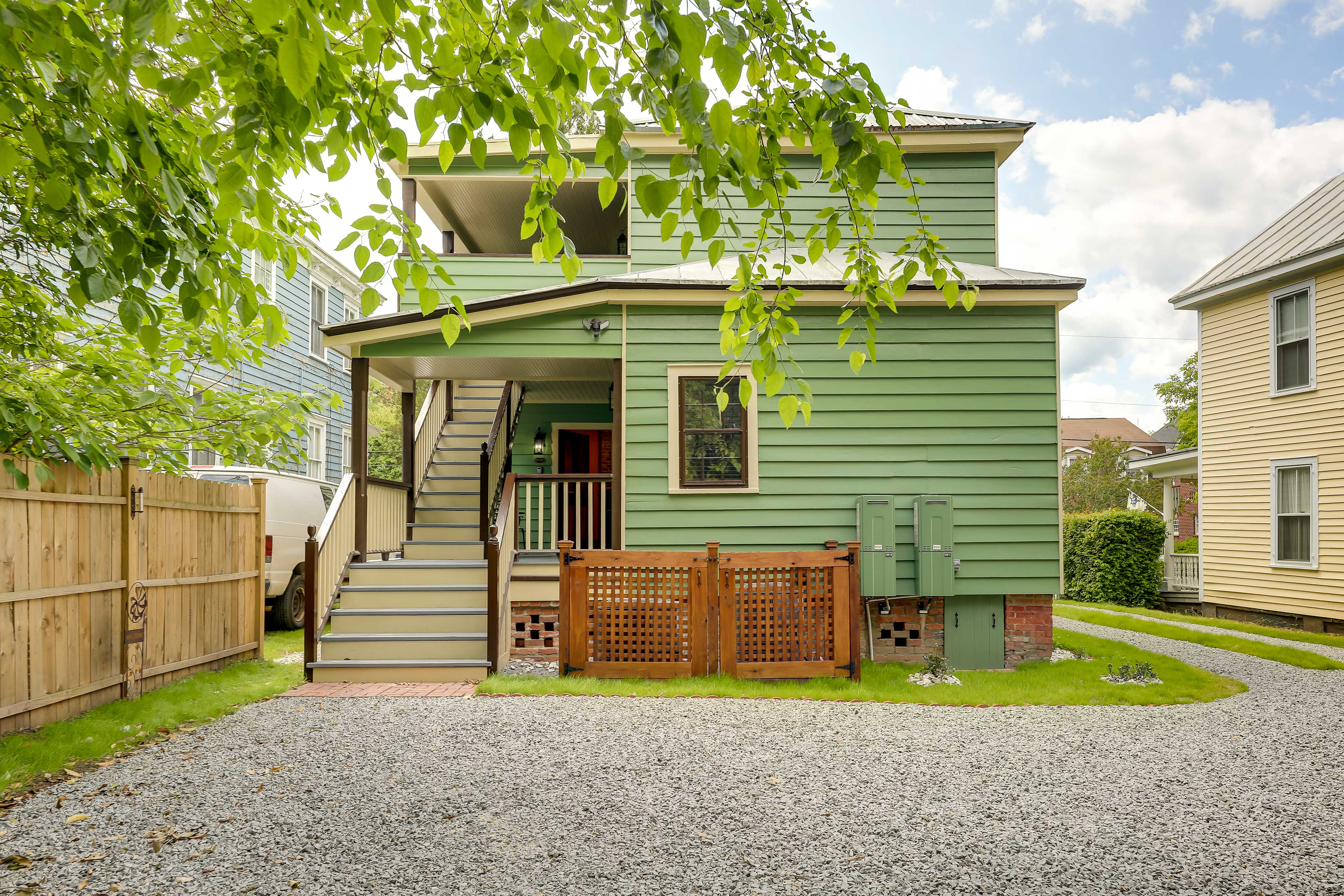 Parking | Gravel Driveway (3 Vehicles)