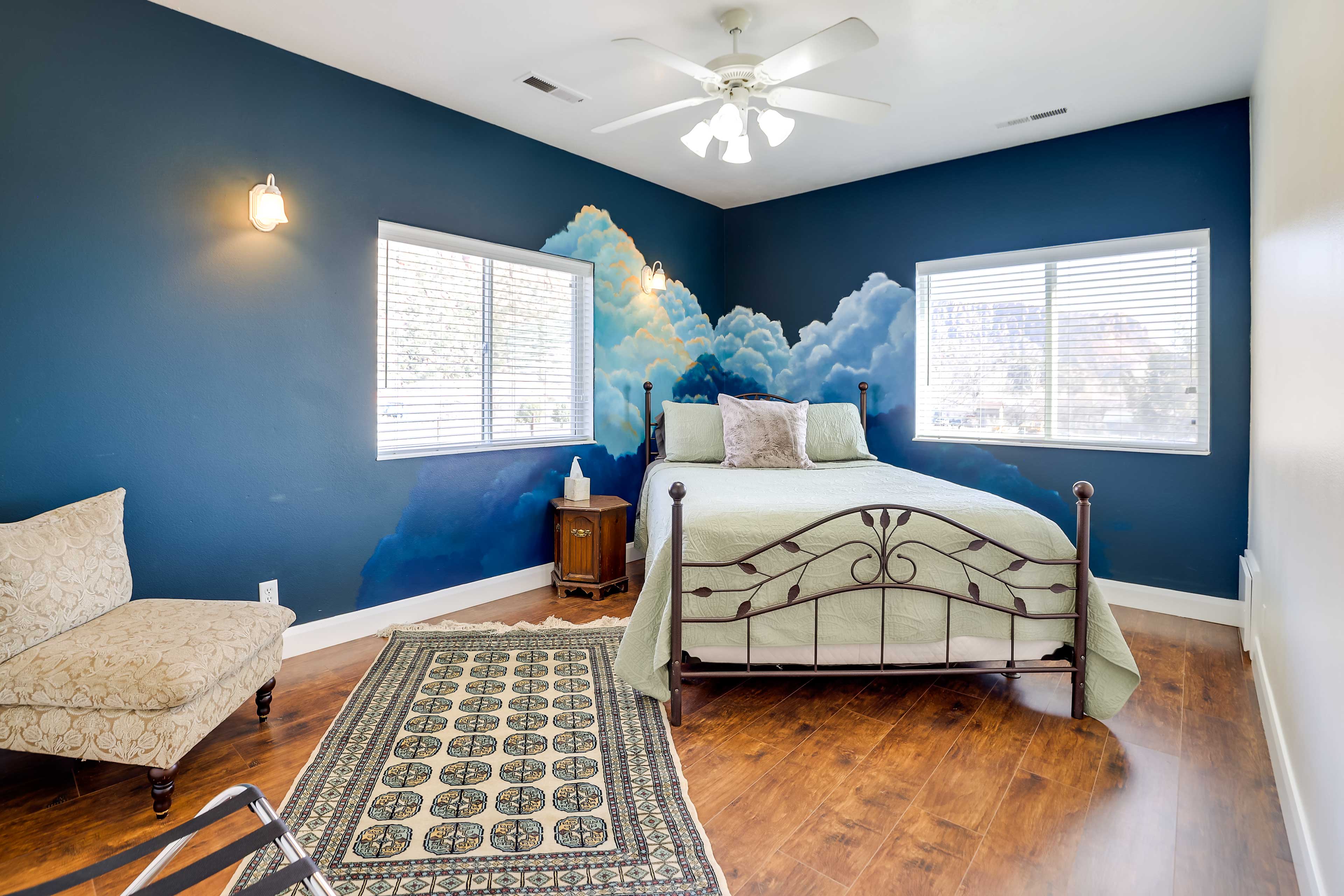 Bedroom 11 (Cloud Room) | Queen Bed