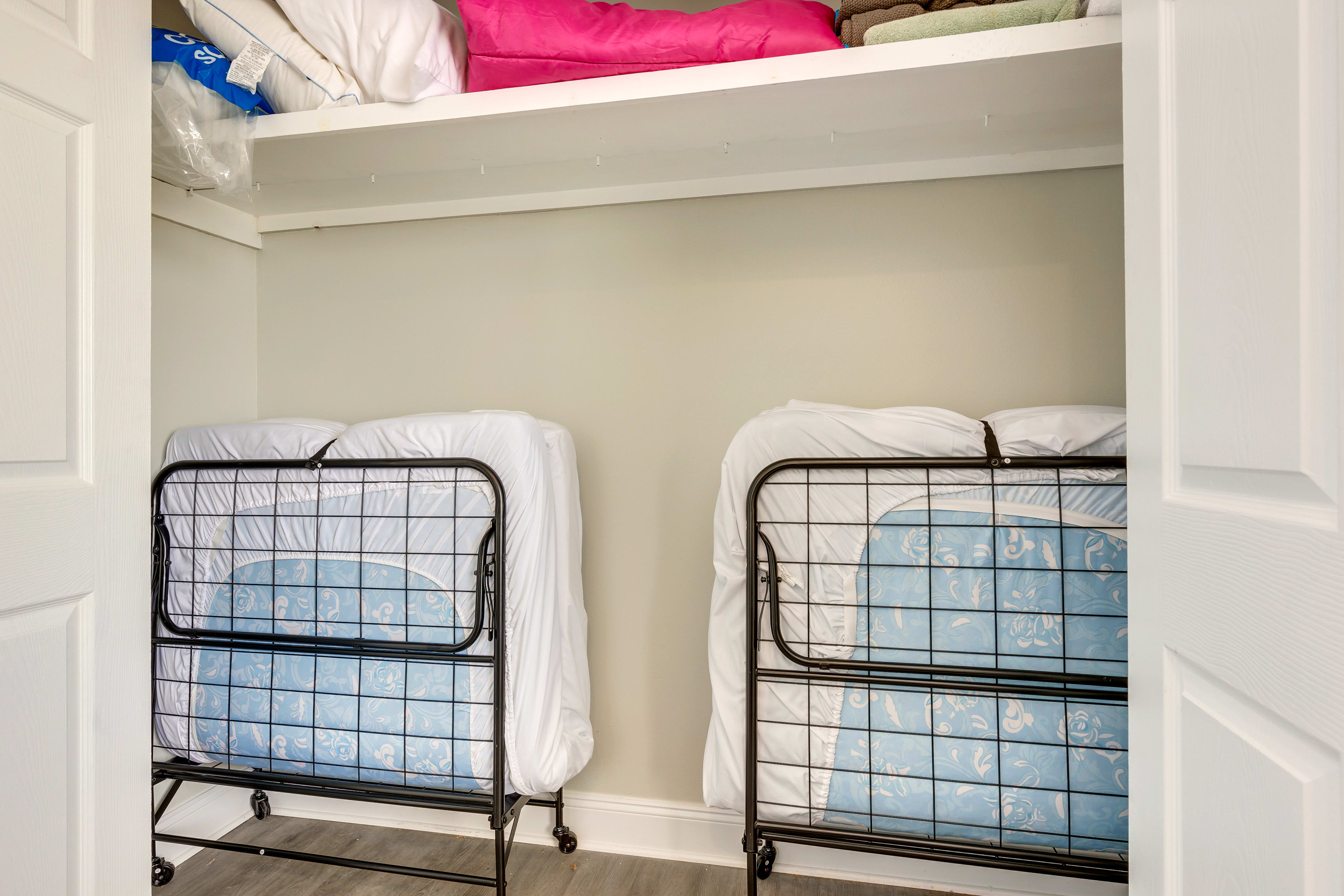 Closet | 2 Twin Rollaway Beds