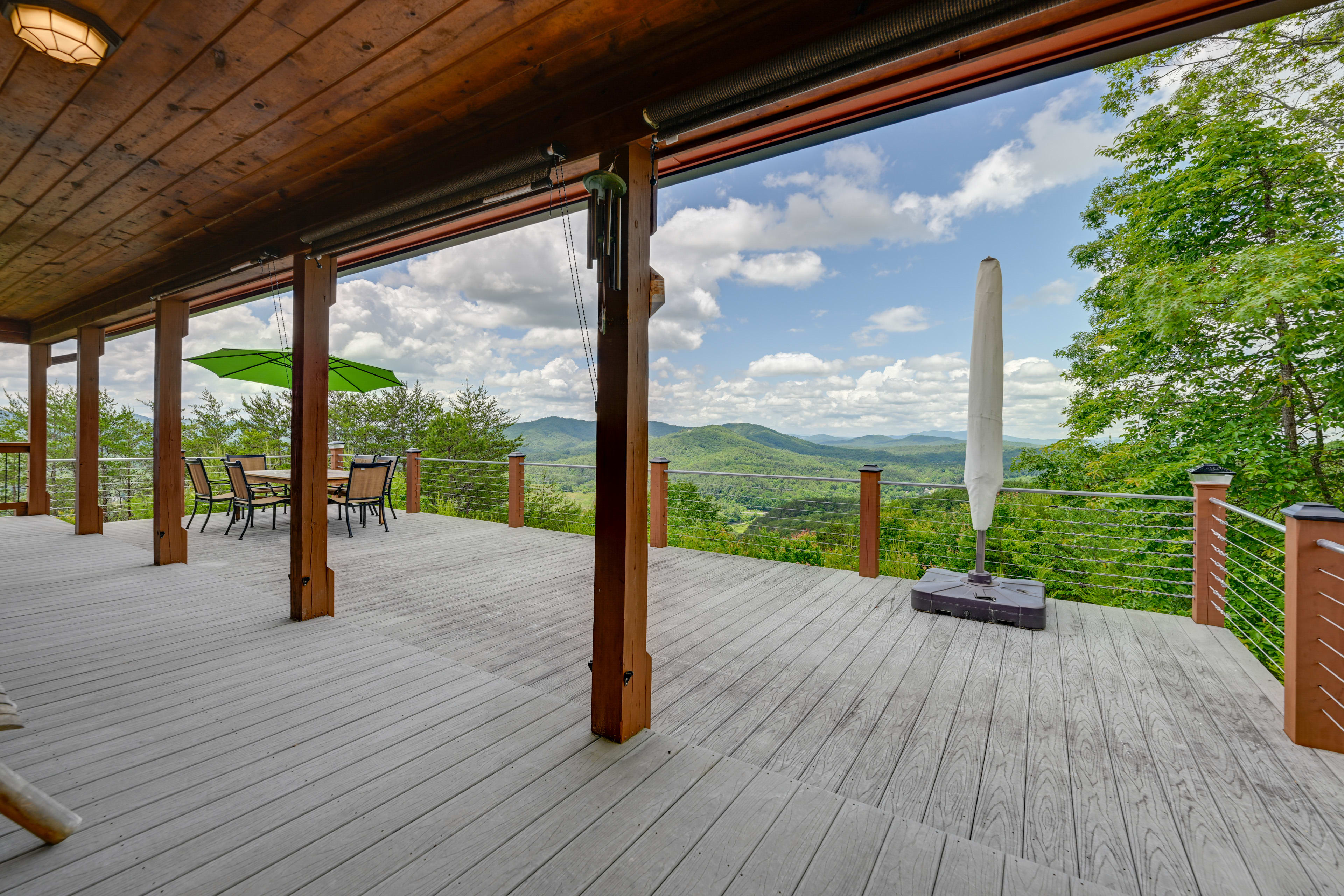 Front Deck | Outdoor Dining