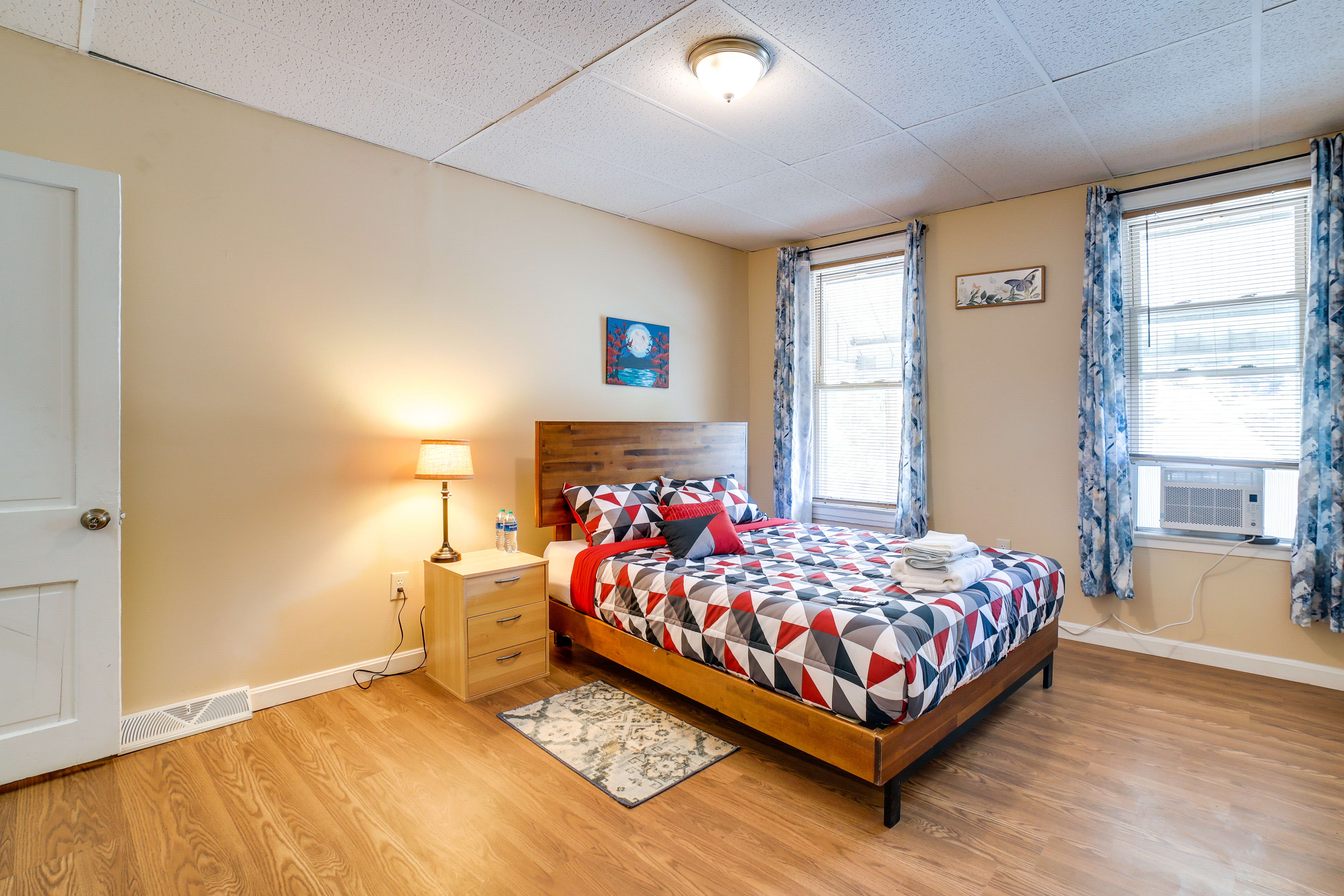 Bedroom 1 | 2nd Floor | Queen Bed | Smart TV | Linens Provided