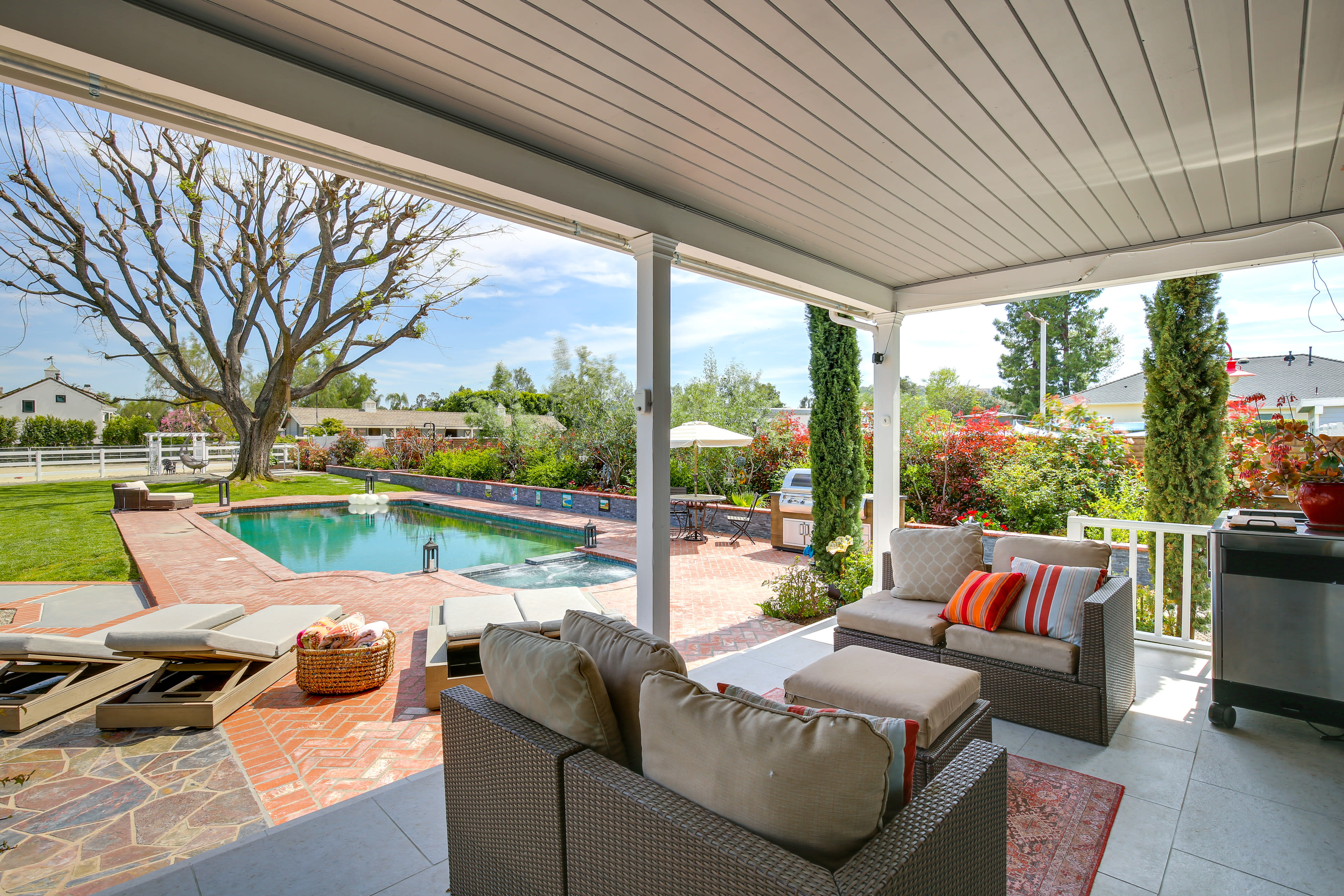 Patio | Outdoor Kitchen | Sitting Area | Table w/ Chairs