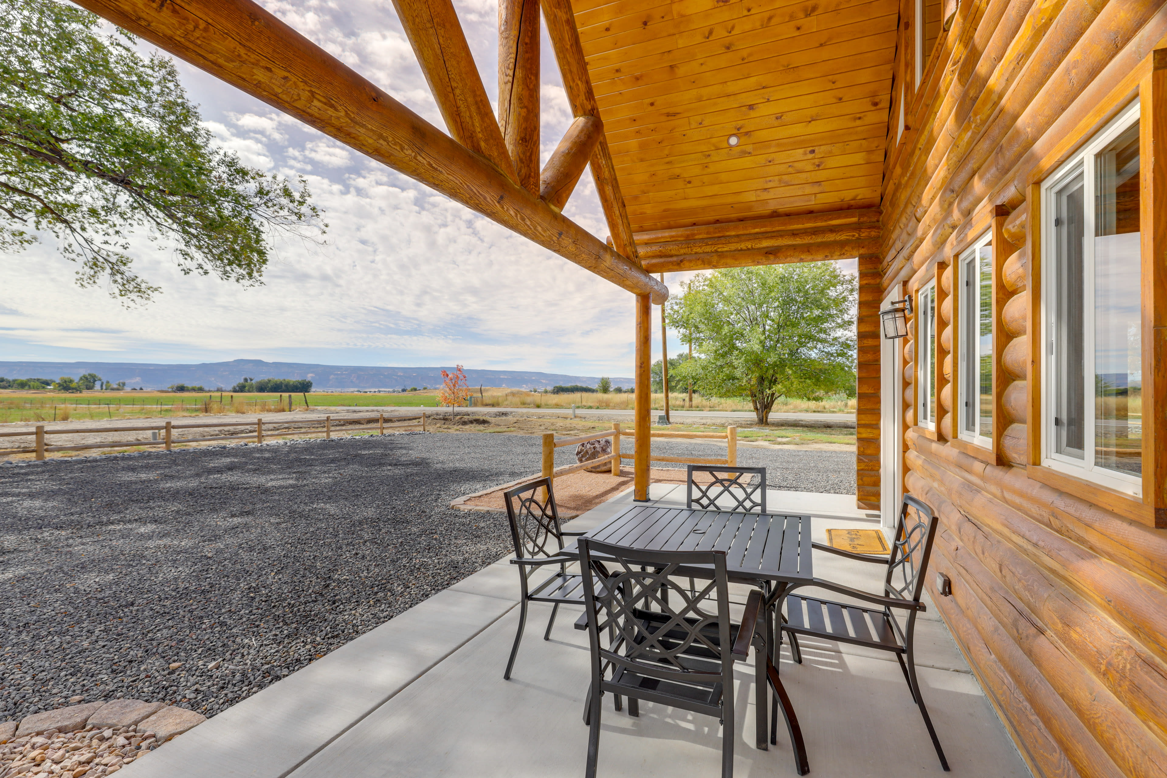 Covered Patio | Outdoor Dining