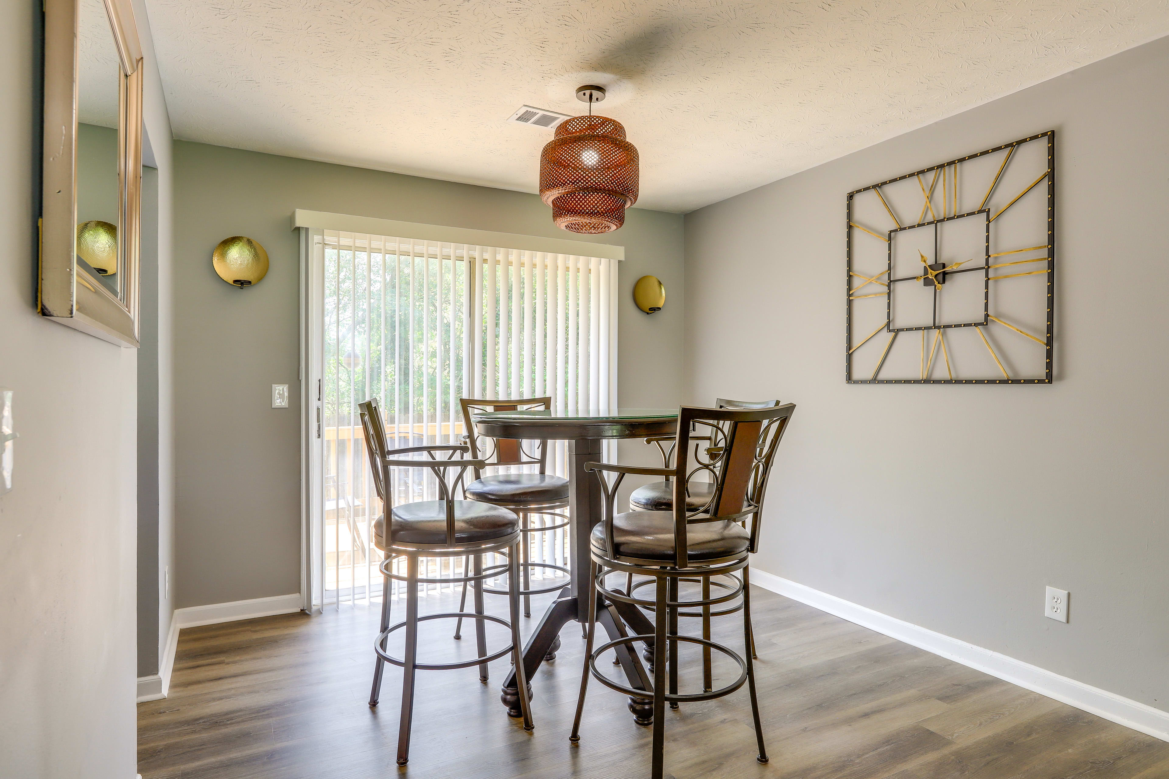 Dining Table | Dishware/Flatware Provided