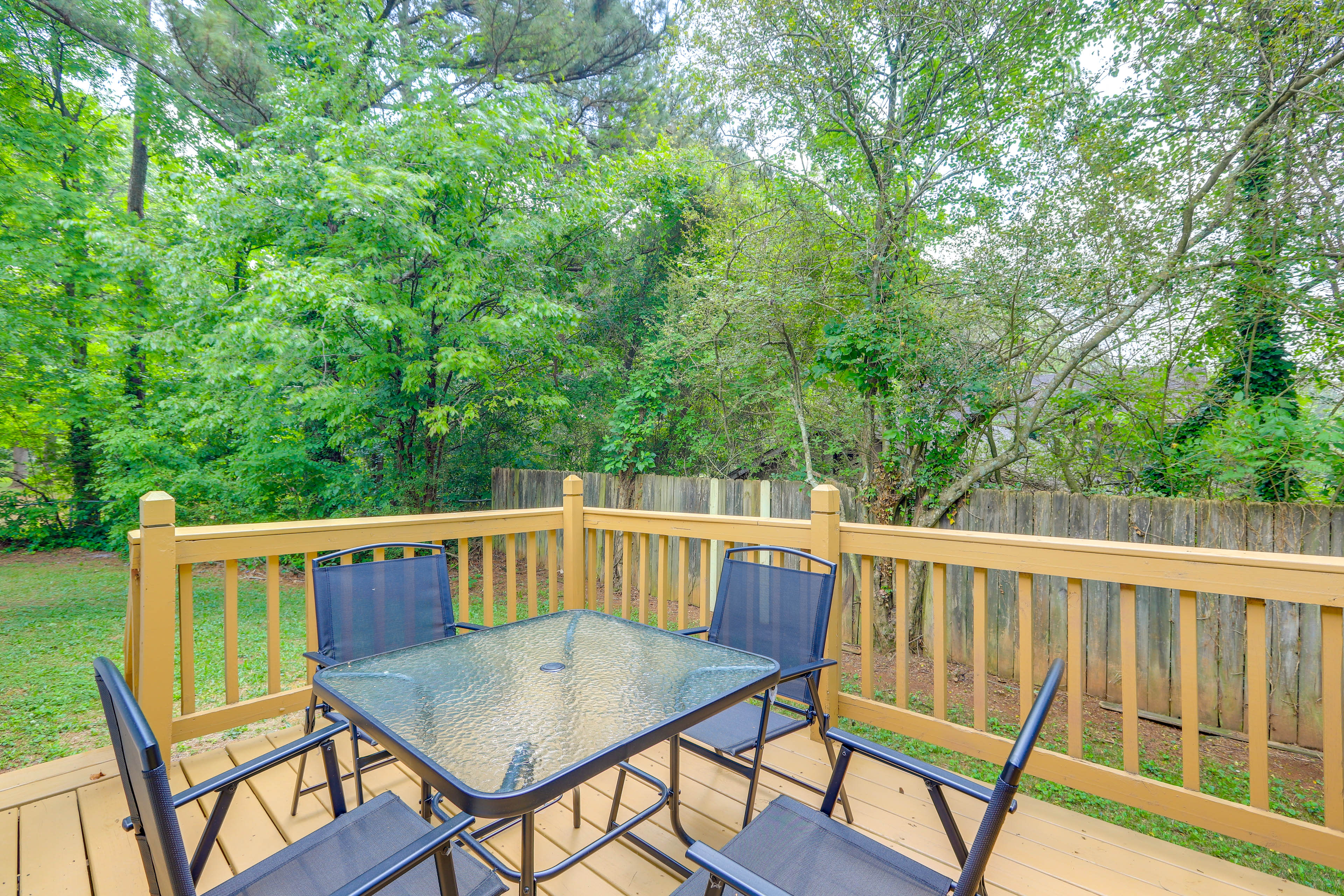 Fenced Yard | Outdoor Dining Area