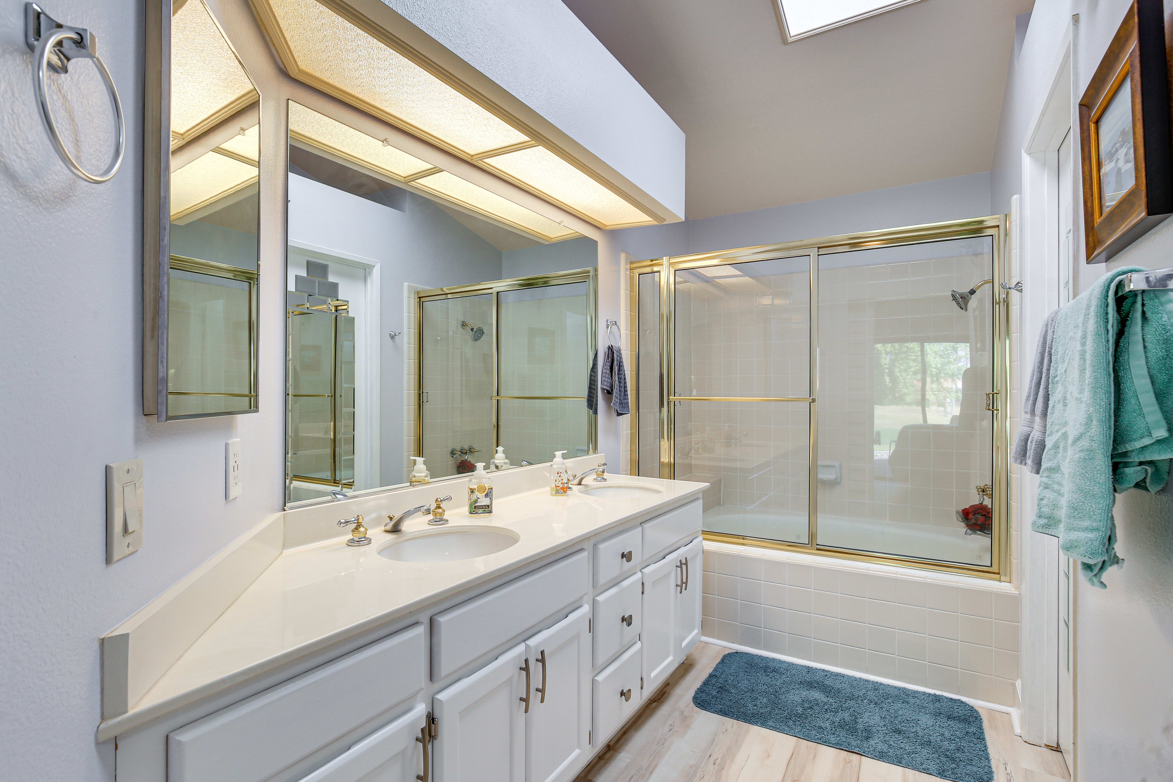 Full Bathroom | Shower/Tub Combo