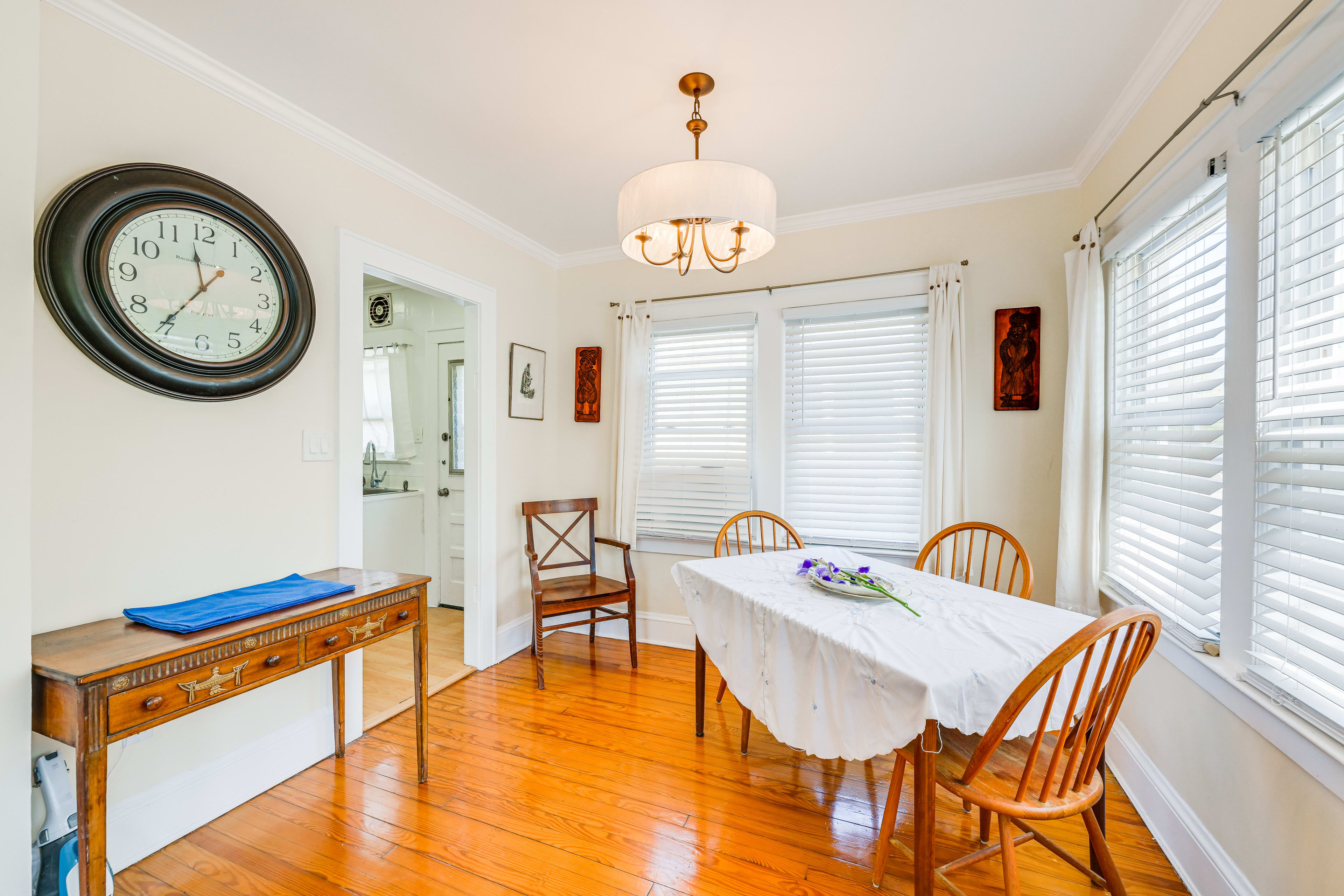 Dining Room | Dishware & Flatware Provided