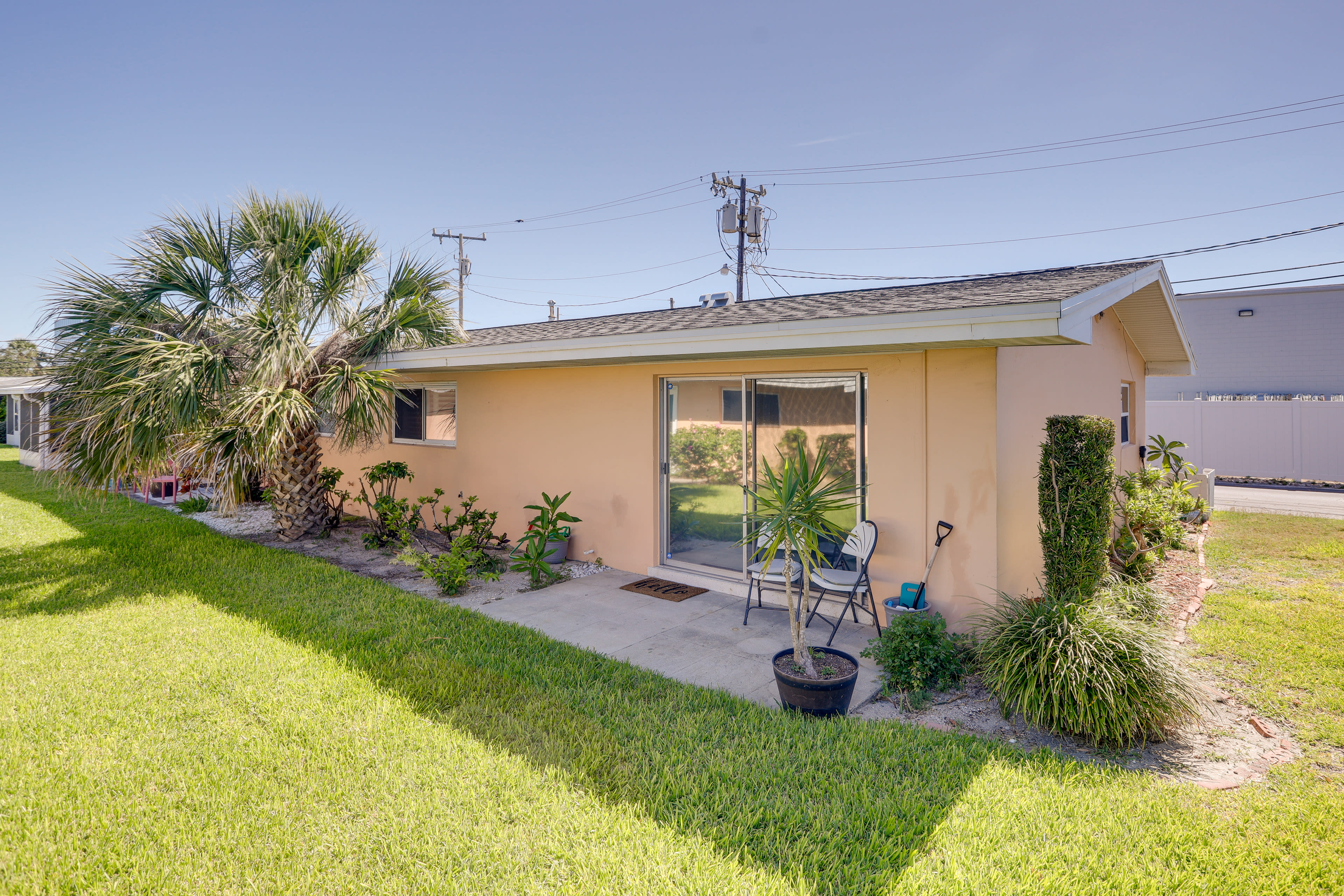 Cocoa Beach Vacation Rental: Walk to Shops!