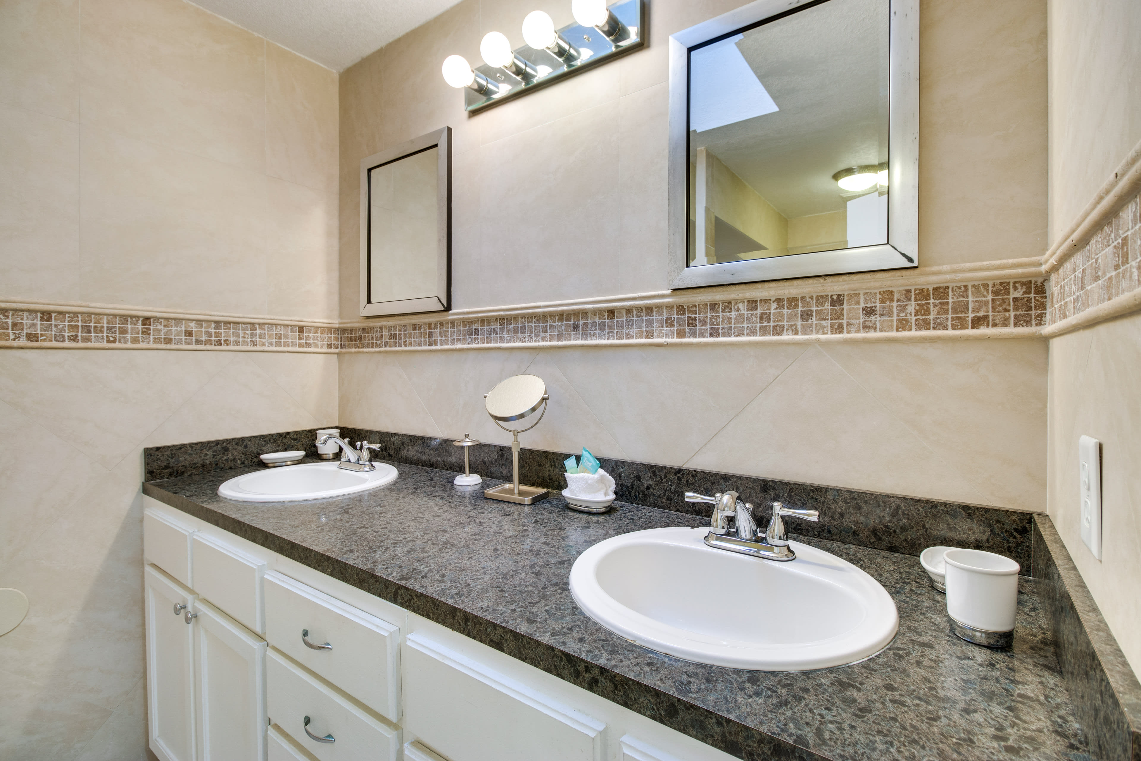 En-Suite Bathroom | Main Level | Complimentary Toiletries