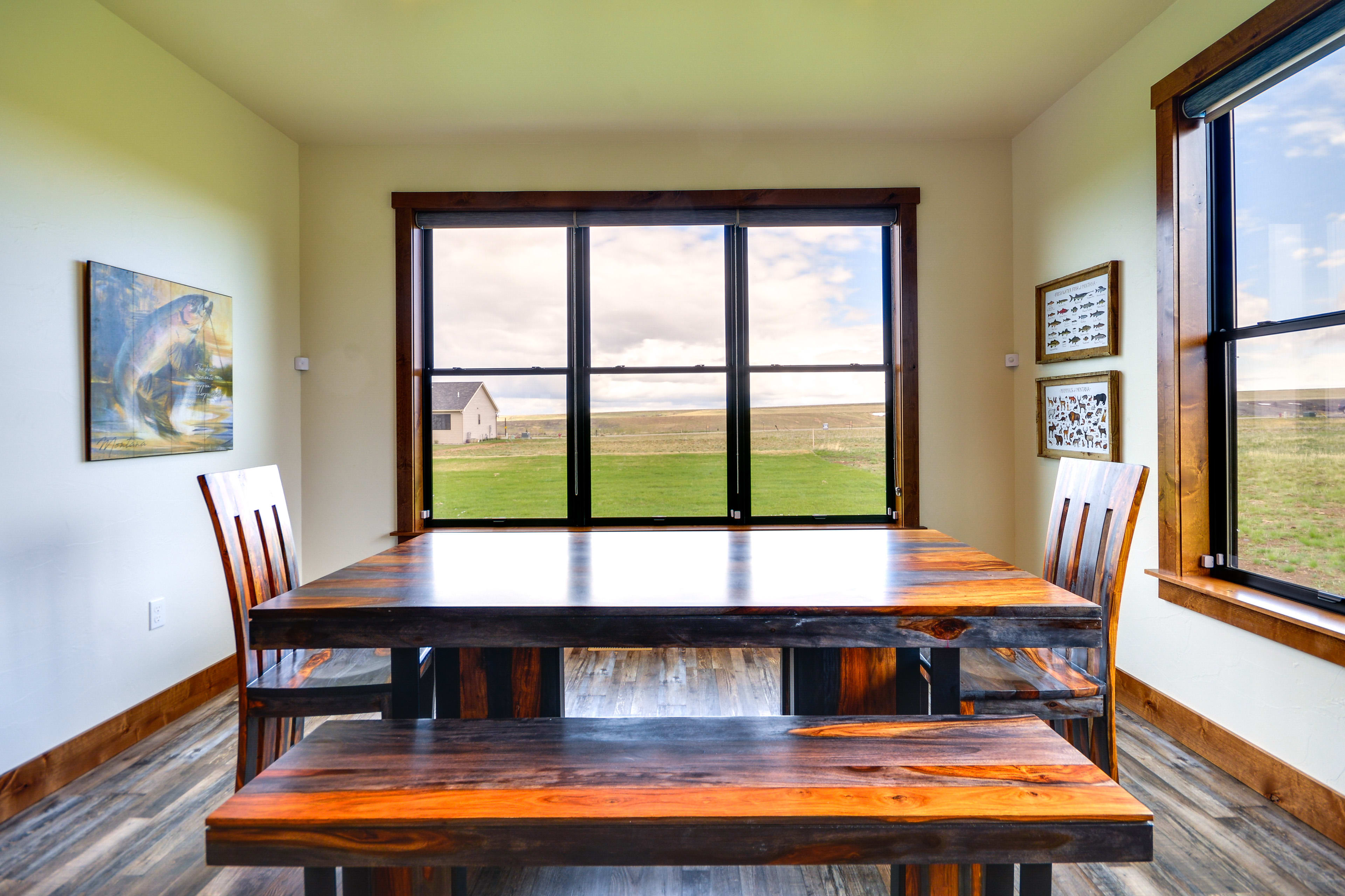 Dining Area | Dishware & Flatware Provided