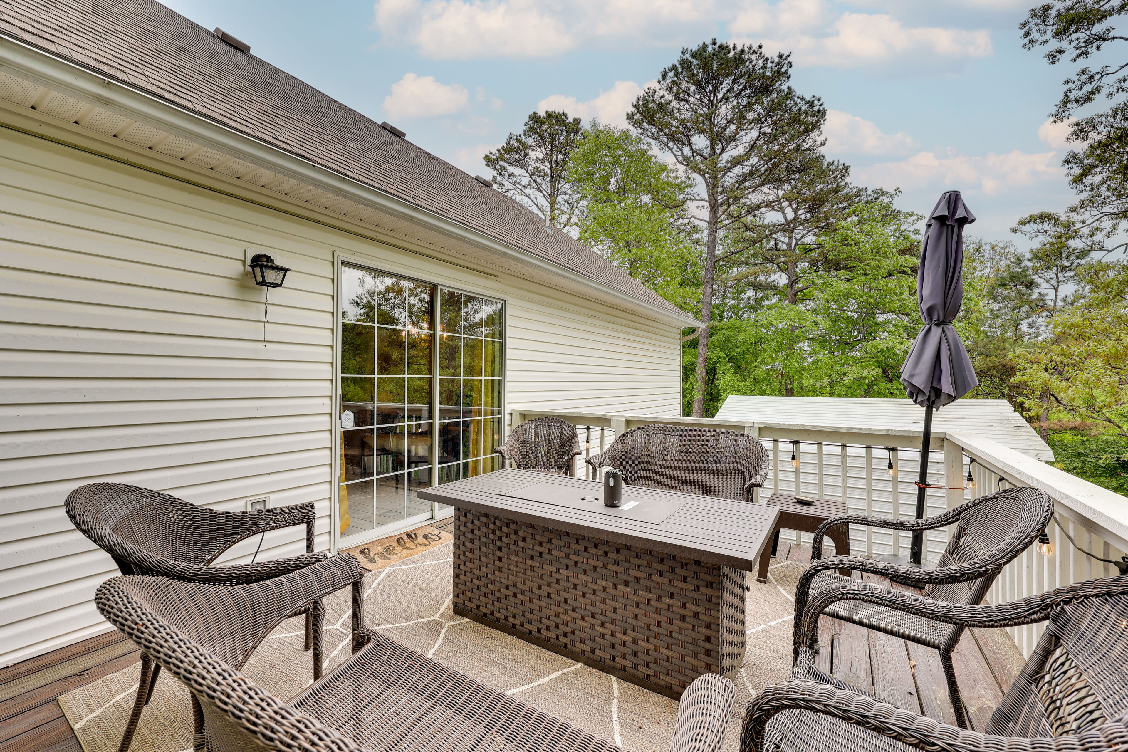 Deck | Fire Pit | Gas Grill | Dining Area