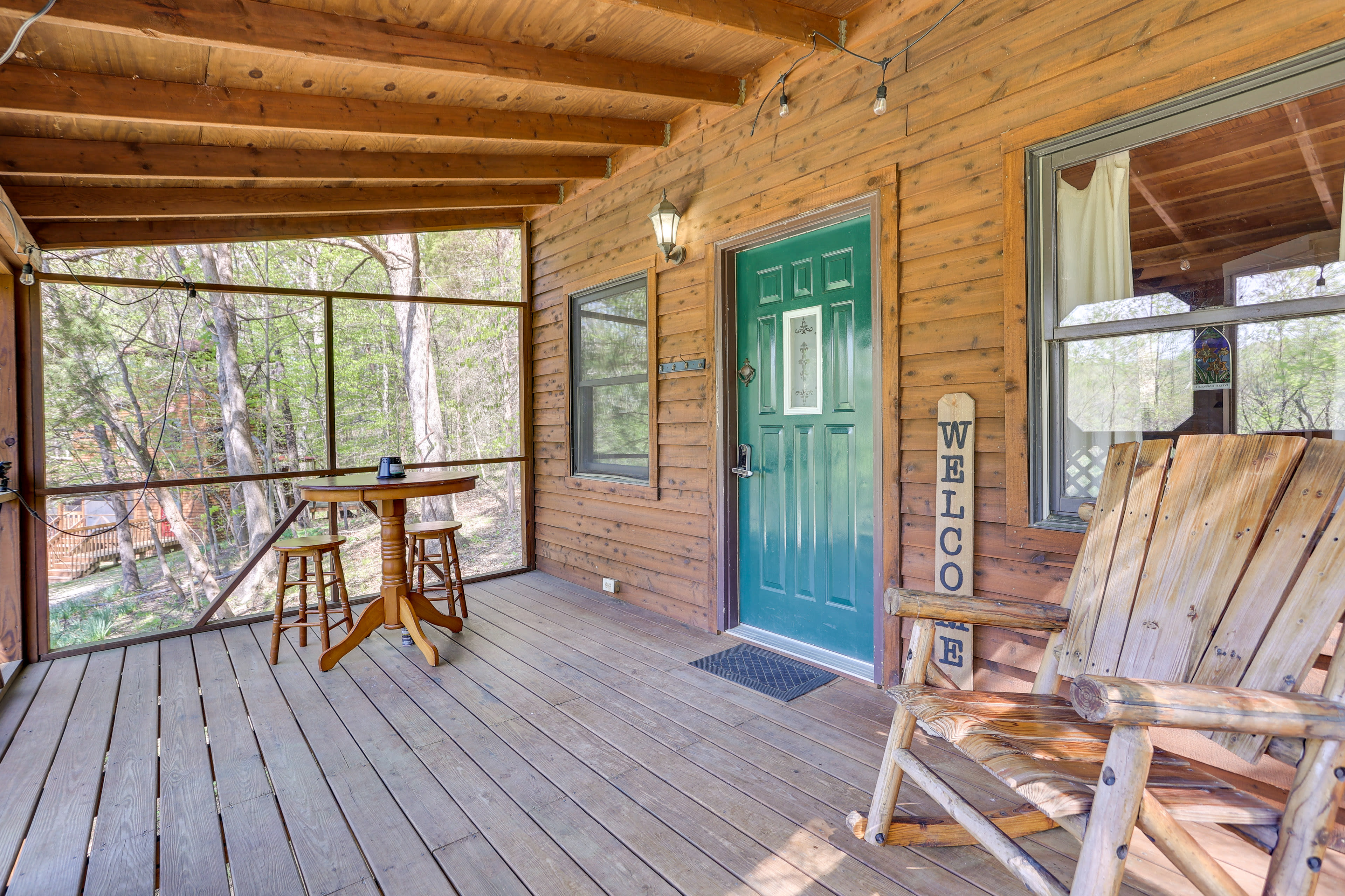 Screened Front Porch | Outdoor Seating