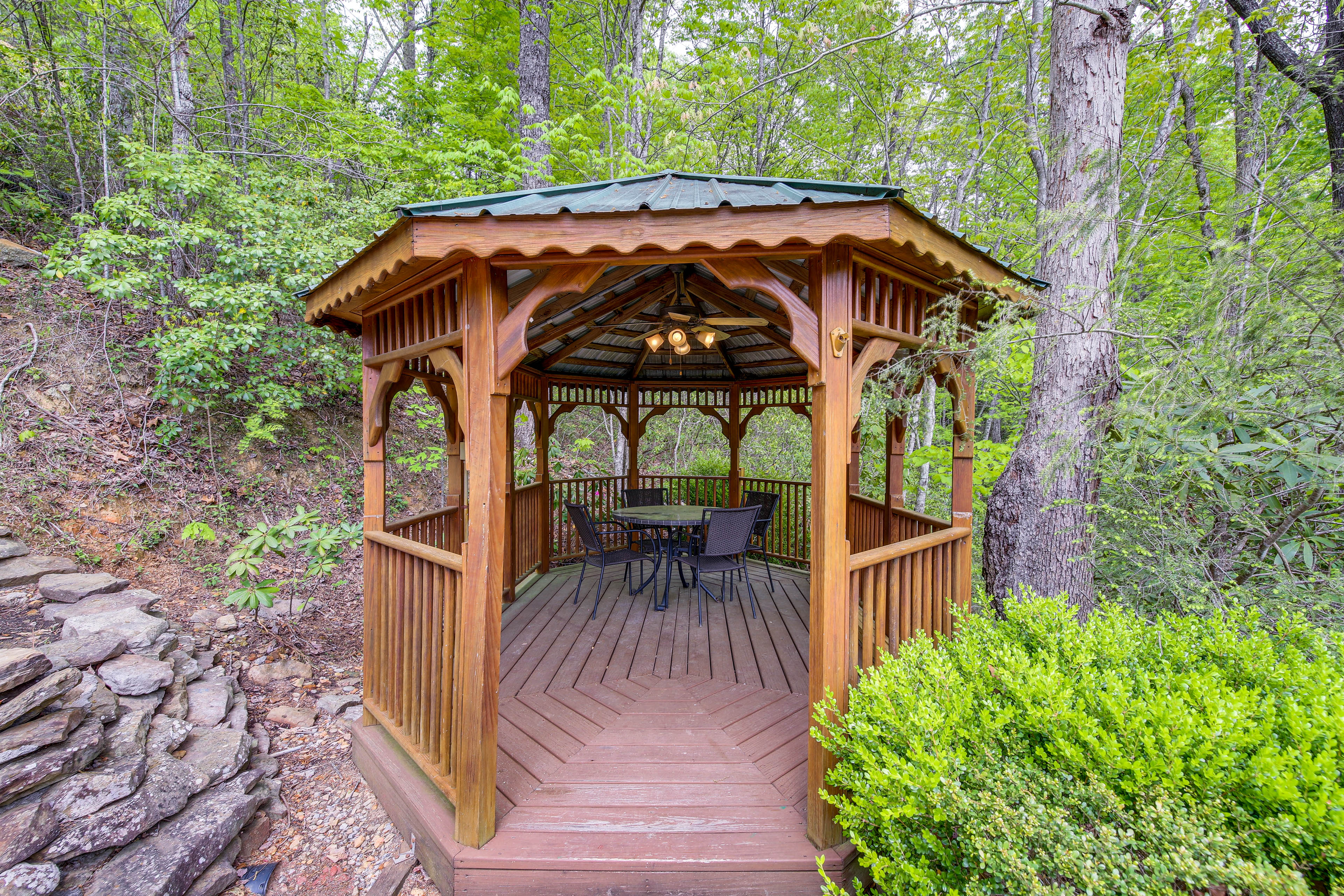 Private Gazebo | Outdoor Dining