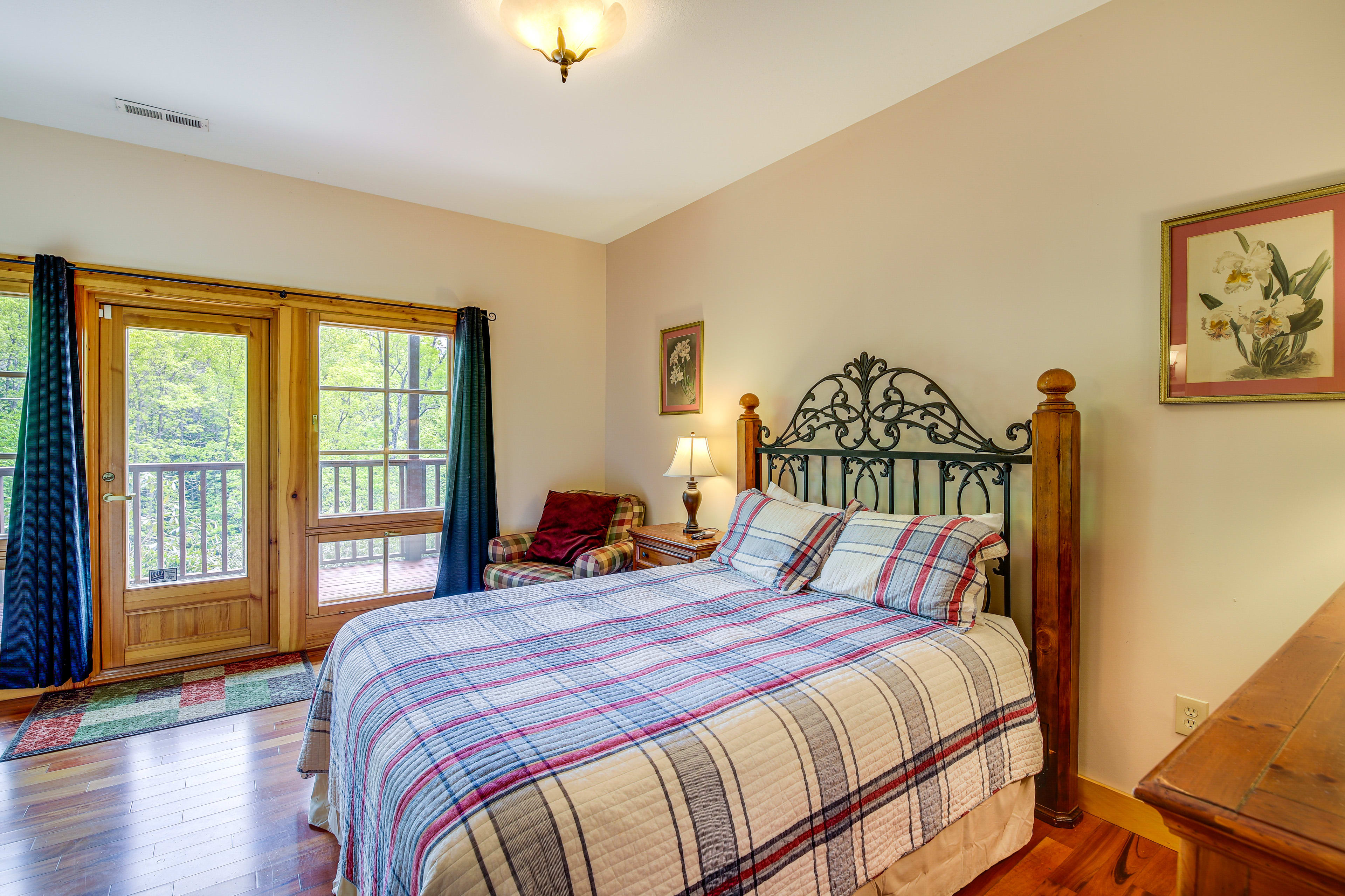 Bedroom 3 | 1st Floor | Queen Bed | Smart TV | Lower Deck Access