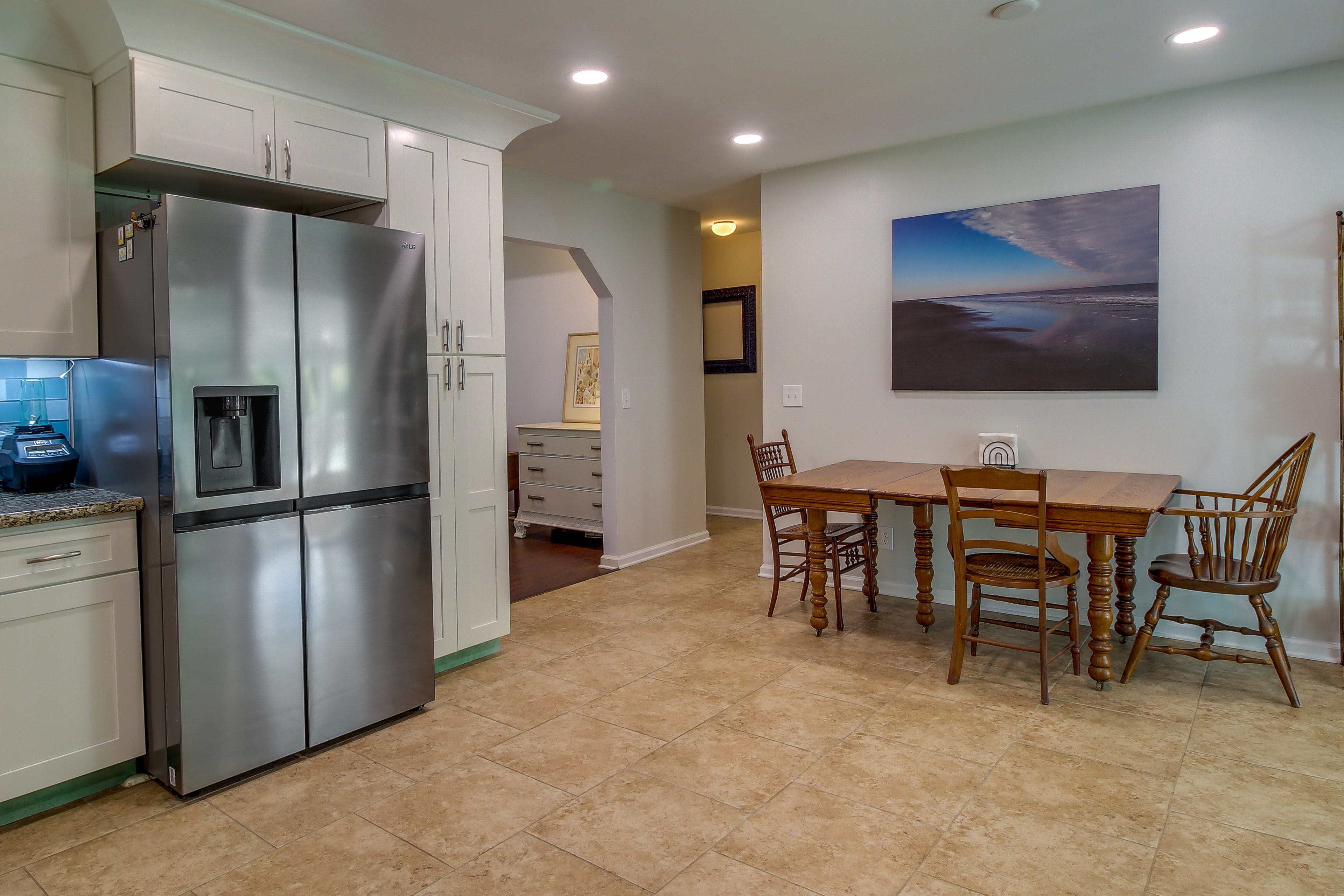 Dining Area | Dishware & Flatware Provided