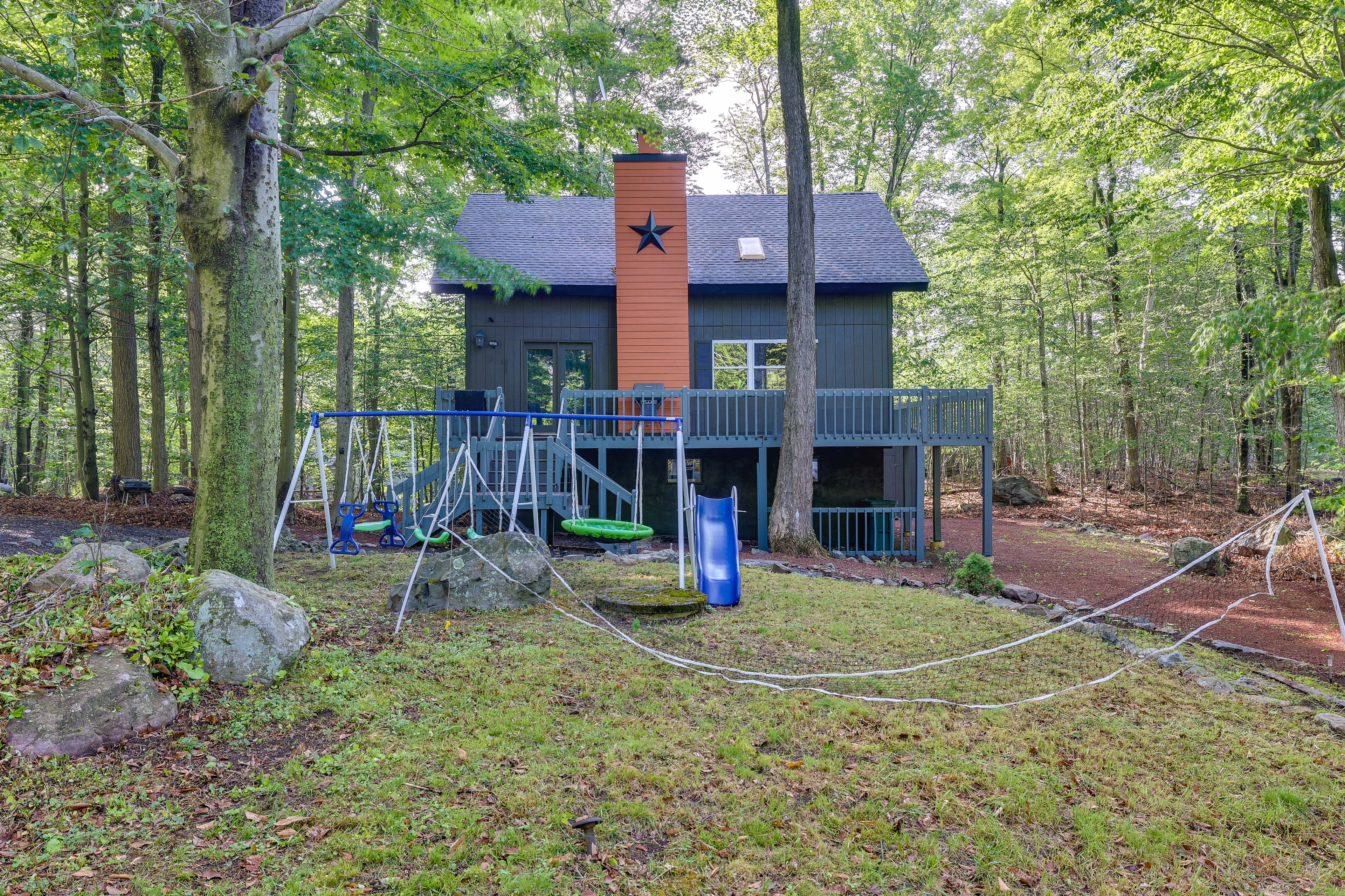 Tobyhanna Vacation Rental | 4BR | 2.5BA | 1,642 Sq Ft | Stairs Required